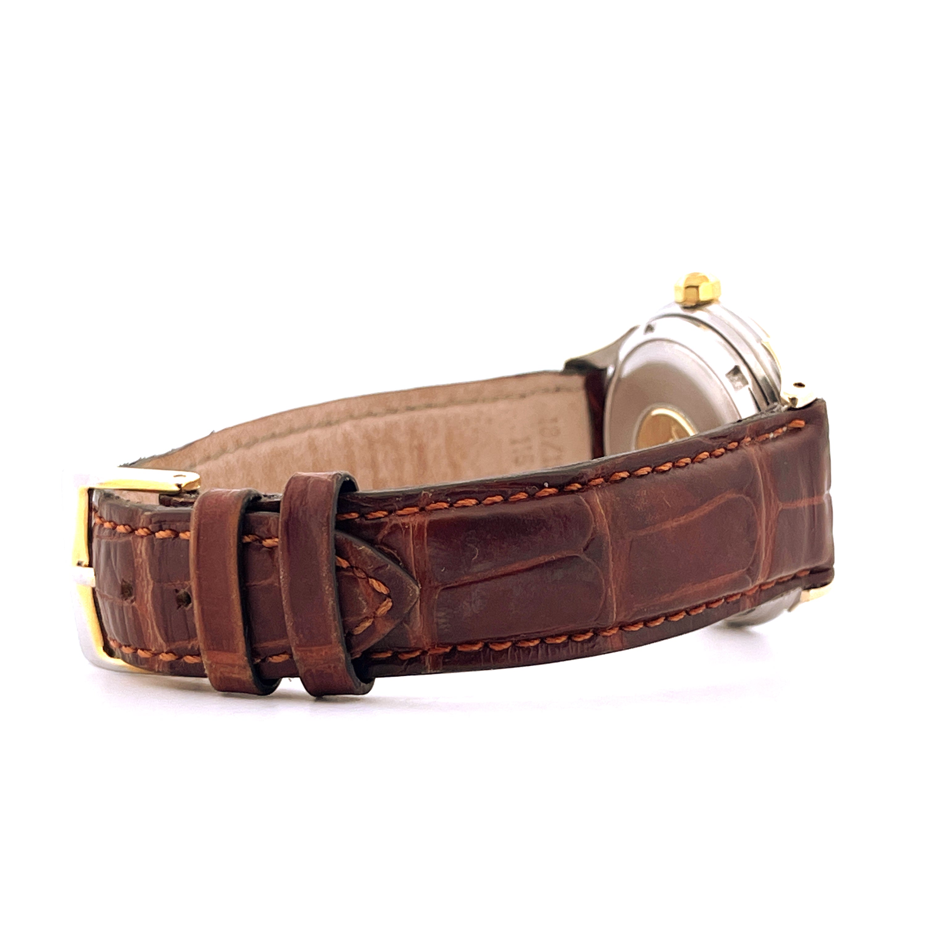 Seitenansicht eines braunen Krokodil-Lederarmbands einer Omega Constellation Pie Pan Uhr
