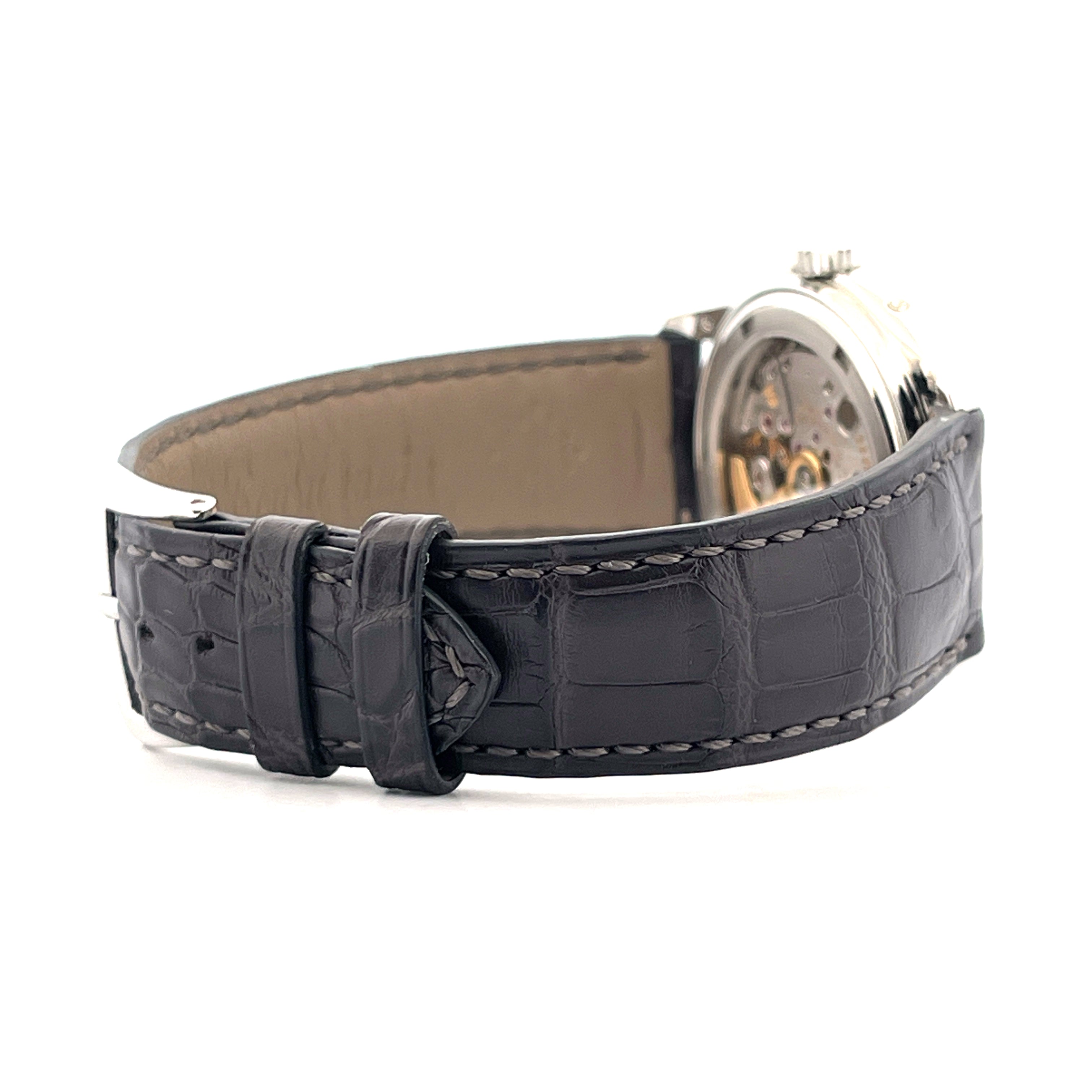 Patek Philippe Annual Calendar 5056P-001 Seitenansicht mit schwarzem Krokodil-Lederarmband und Platingehäuse