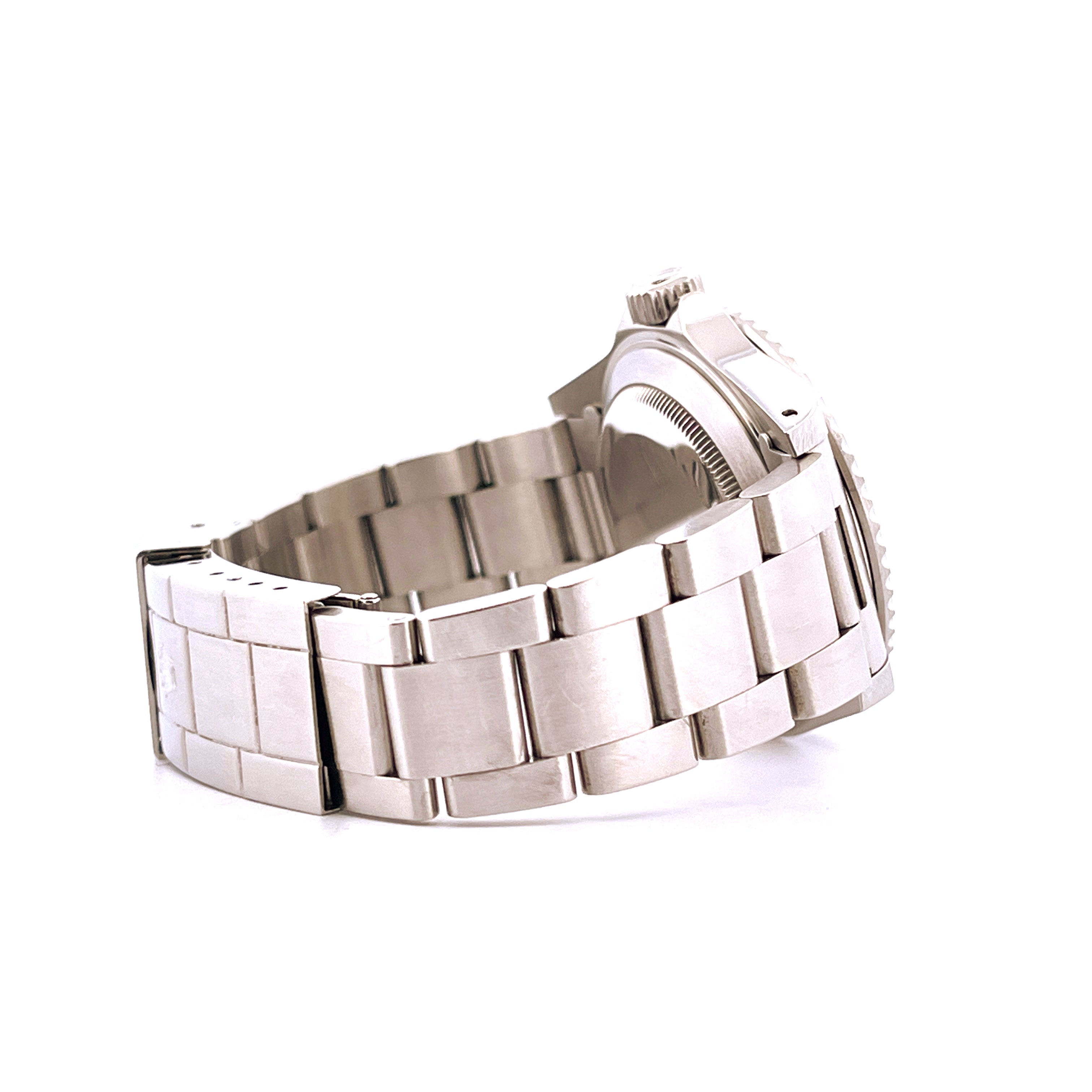 Rolex Submariner 14060M No Date von der Seite auf weißem Hintergrund