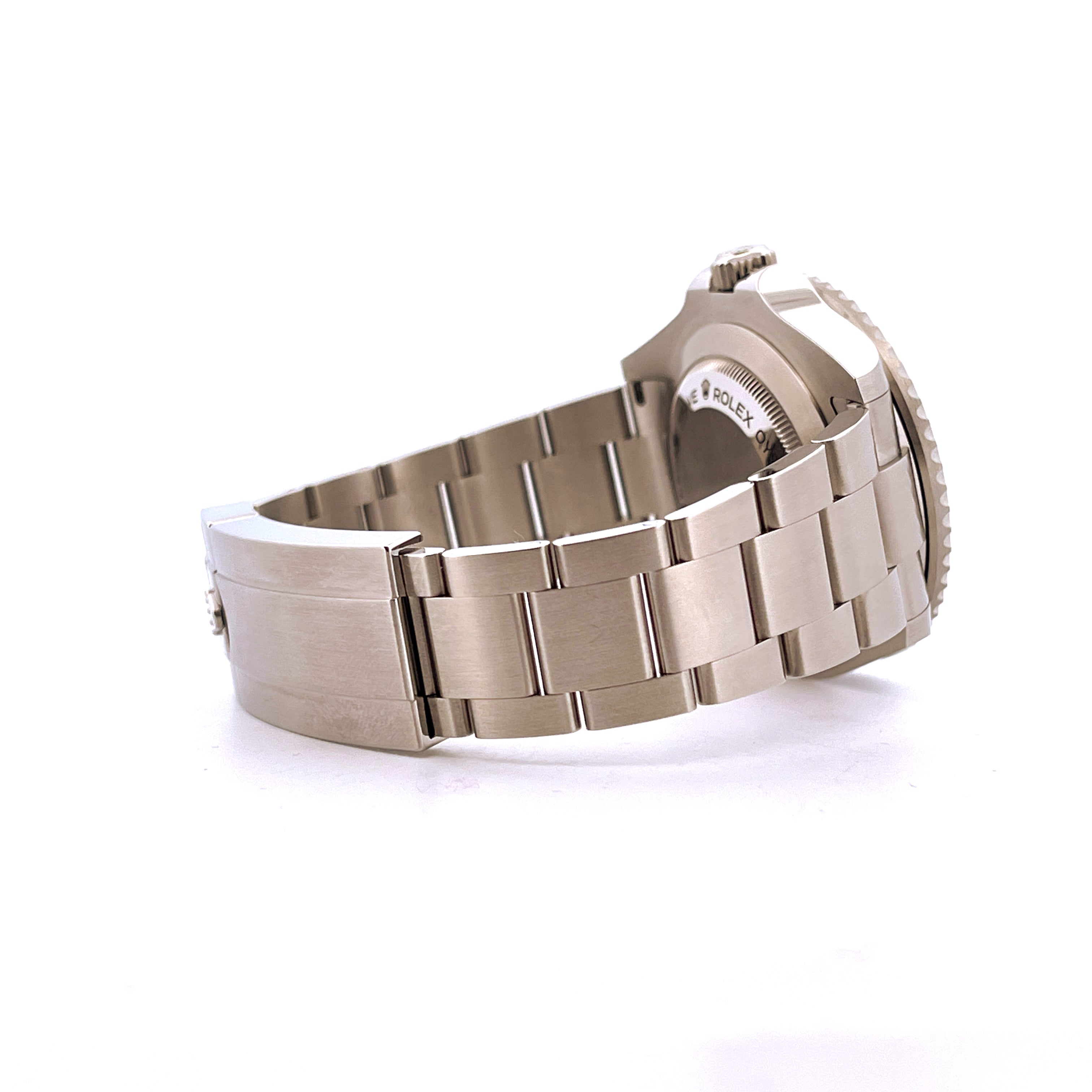 Rolex Sea-Dweller Ref. 126600 im Seitenprofil, Stahlgehäuse und Armband mit gebürsteter Oberfläche