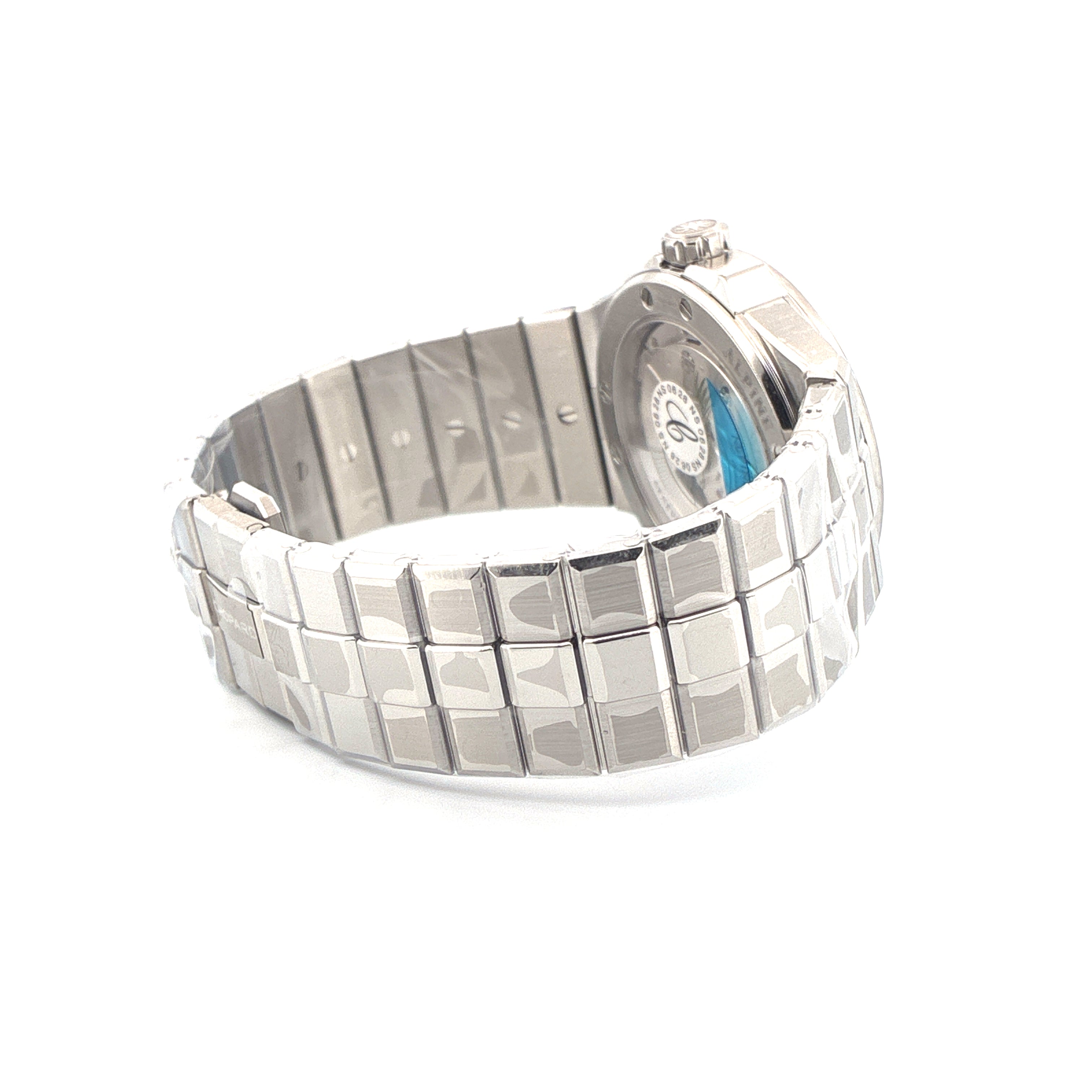 Chopard Alpine Eagle von der Seite auf weißem Hintergrund mit Edelstahlarmband