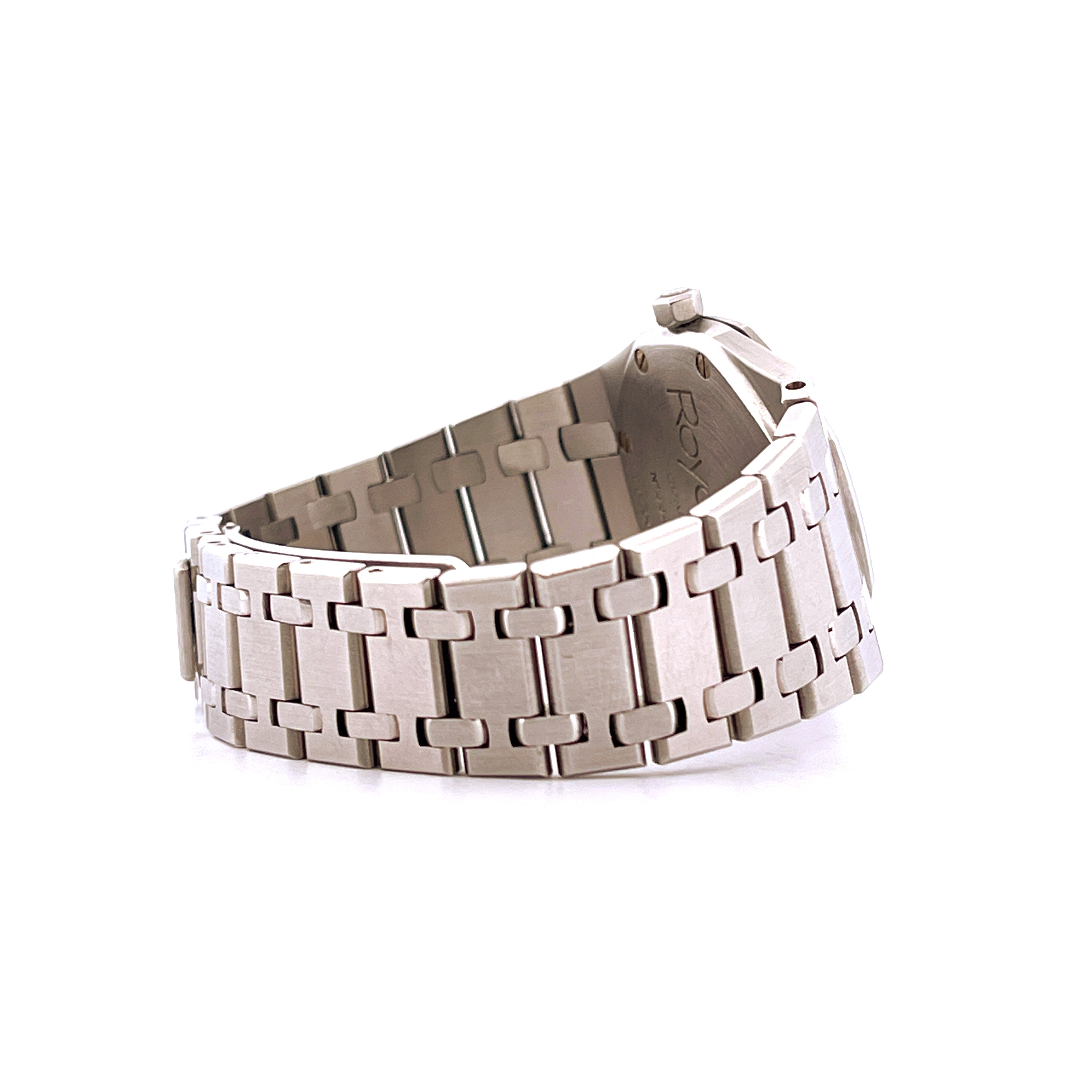 Audemars Piguet Royal Oak 56175ST aus Edelstahl in Seitenansicht auf weißem Hintergrund