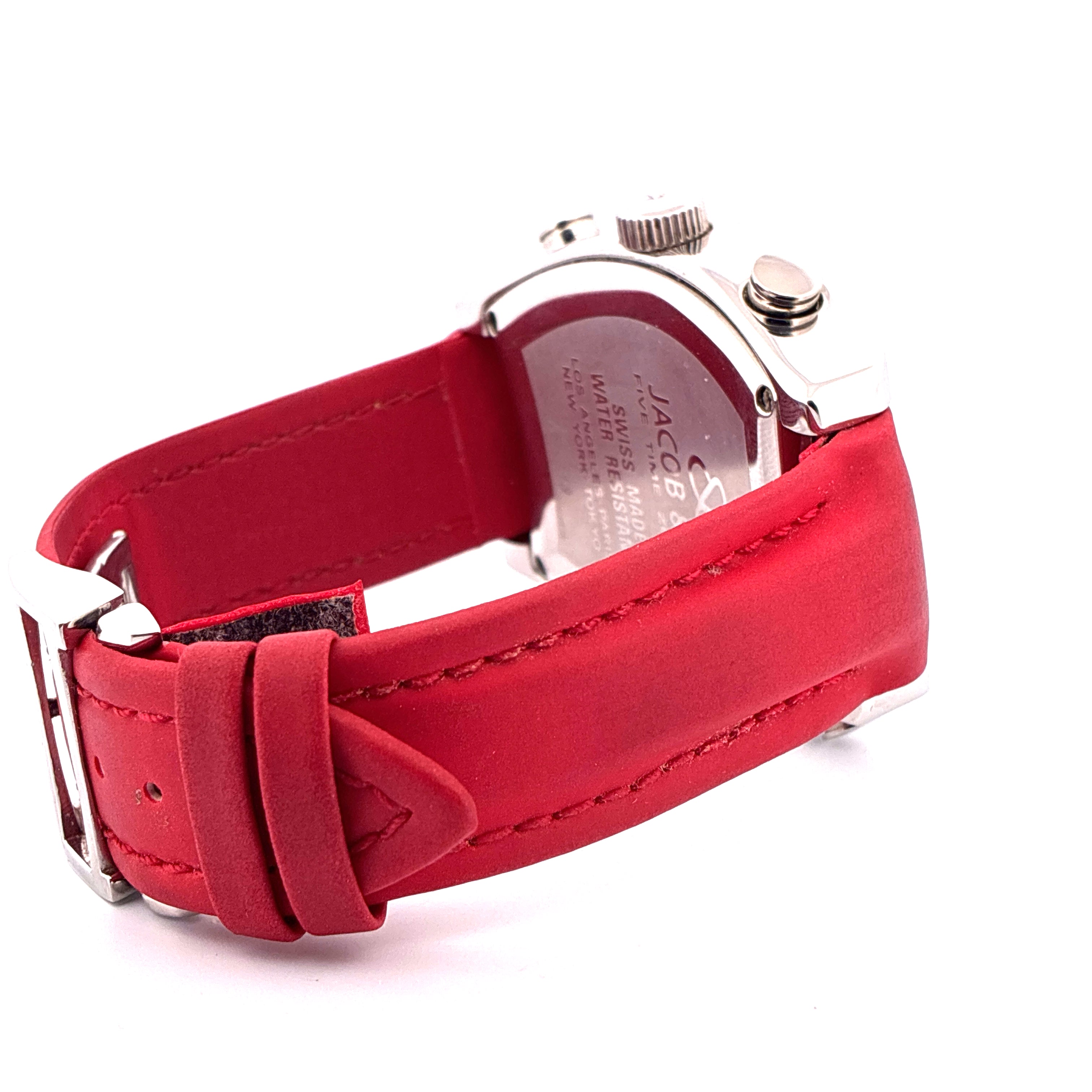 Jacob & Co. Five Time Zone Tonneau Uhr mit rotem Lederarmband und Edelstahlgehäuse aus der Seitenansicht
