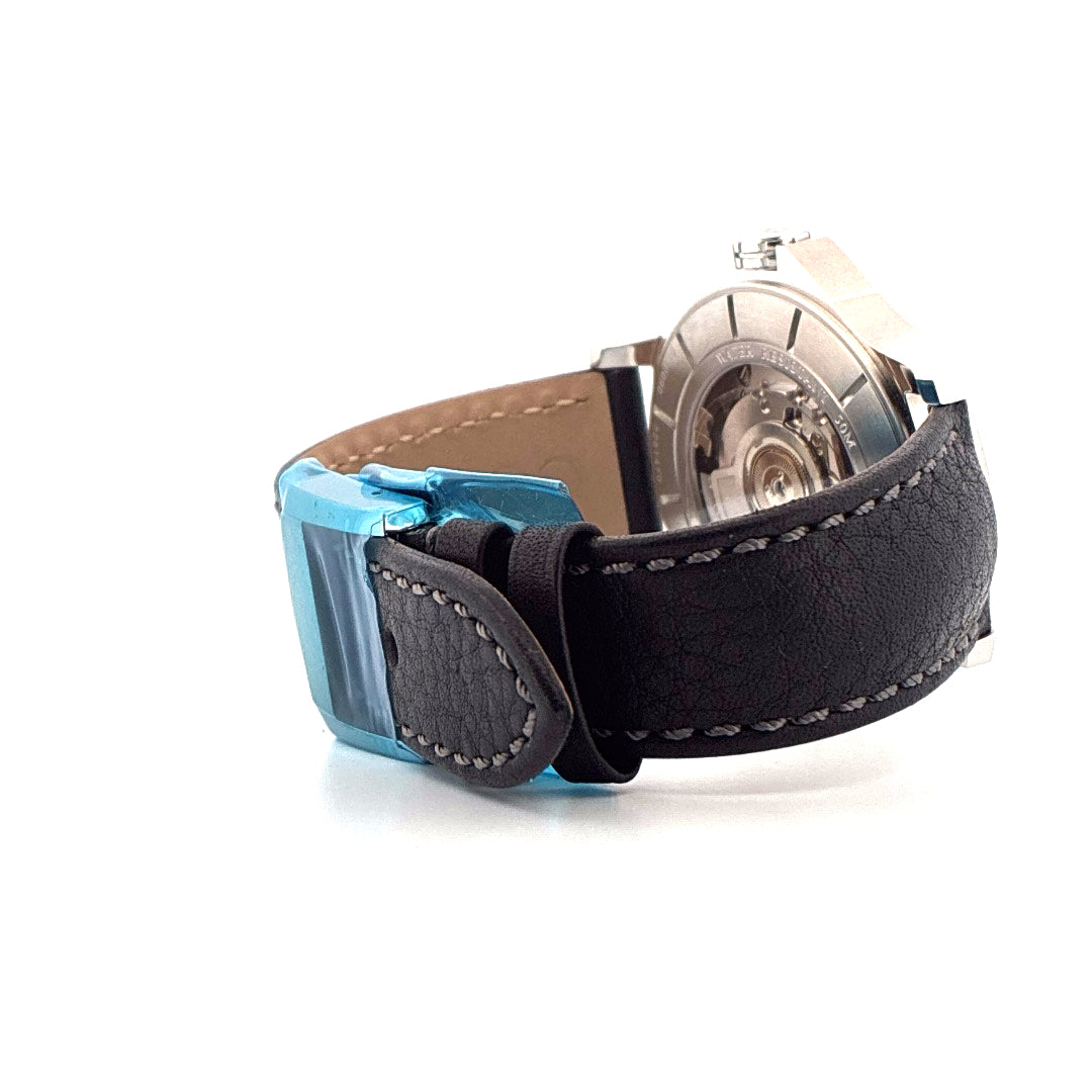 Corum Admiral's Cup Legend 42mm neu, Rückseite mit Sichtboden und schwarzem Lederarmband