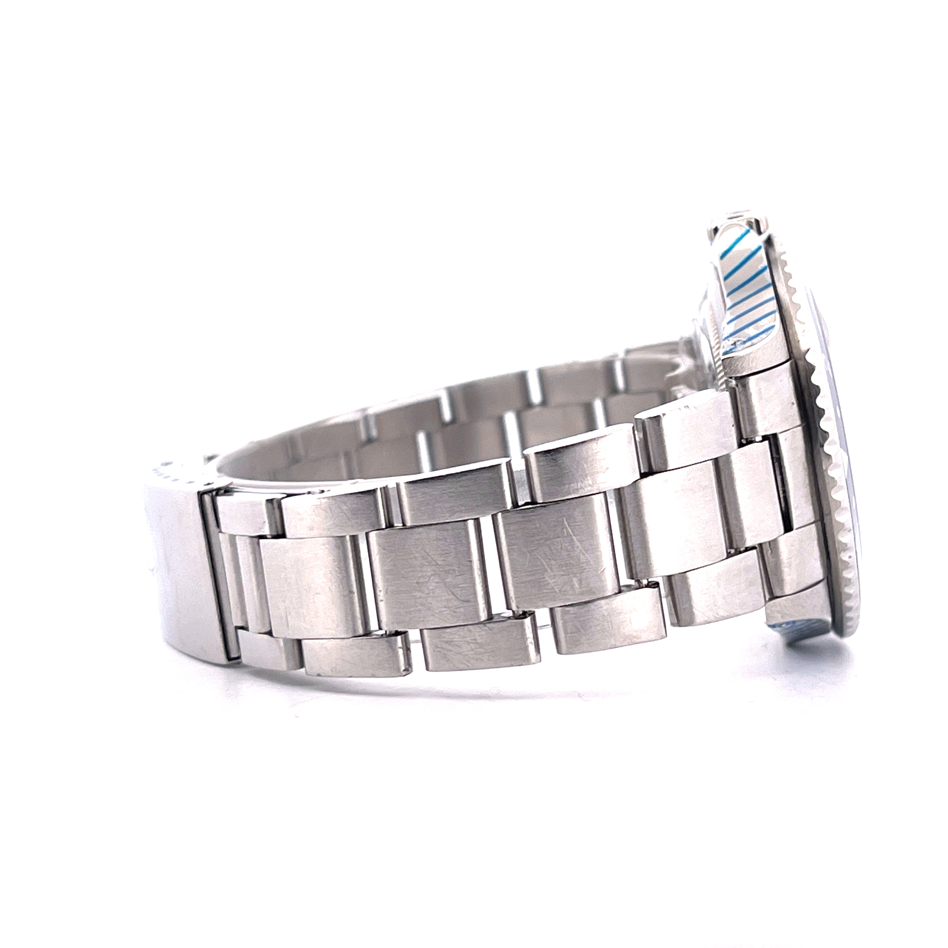 Rolex GMT-Master Pepsi 16700 Stahl Armband in Seitenansicht auf weißem Hintergrund