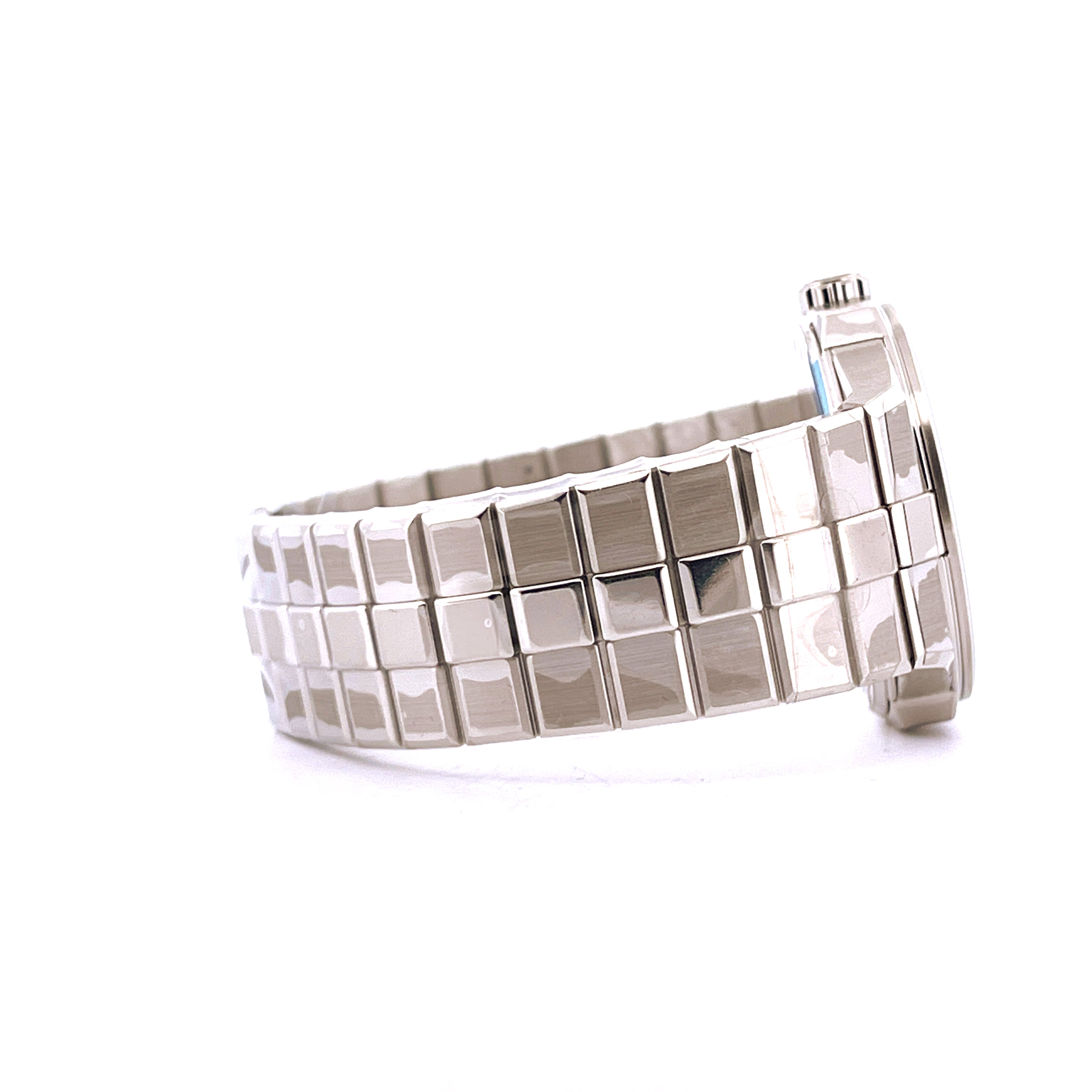 Chopard Alpine Eagle 33mm aus Edelstahl, Seitenansicht des Armbands mit kubischem Muster