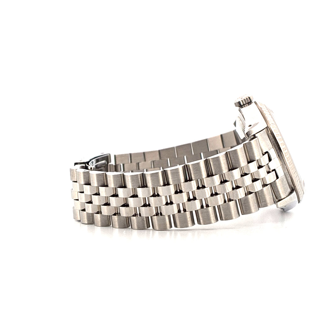 Rolex Datejust 36 von 1991 im Seitenprofil mit Stahlband und weissem Hintergrund