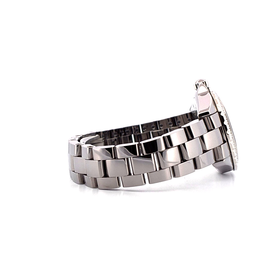 Chanel J12 33mm grey mit Diamantlünette und Keramikarmband von der Seite