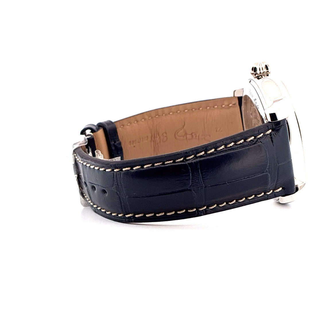 Seitenansicht eines schwarzen Lederarmbands einer Frederique Constant Classic Manufacture Worldtimer Uhr