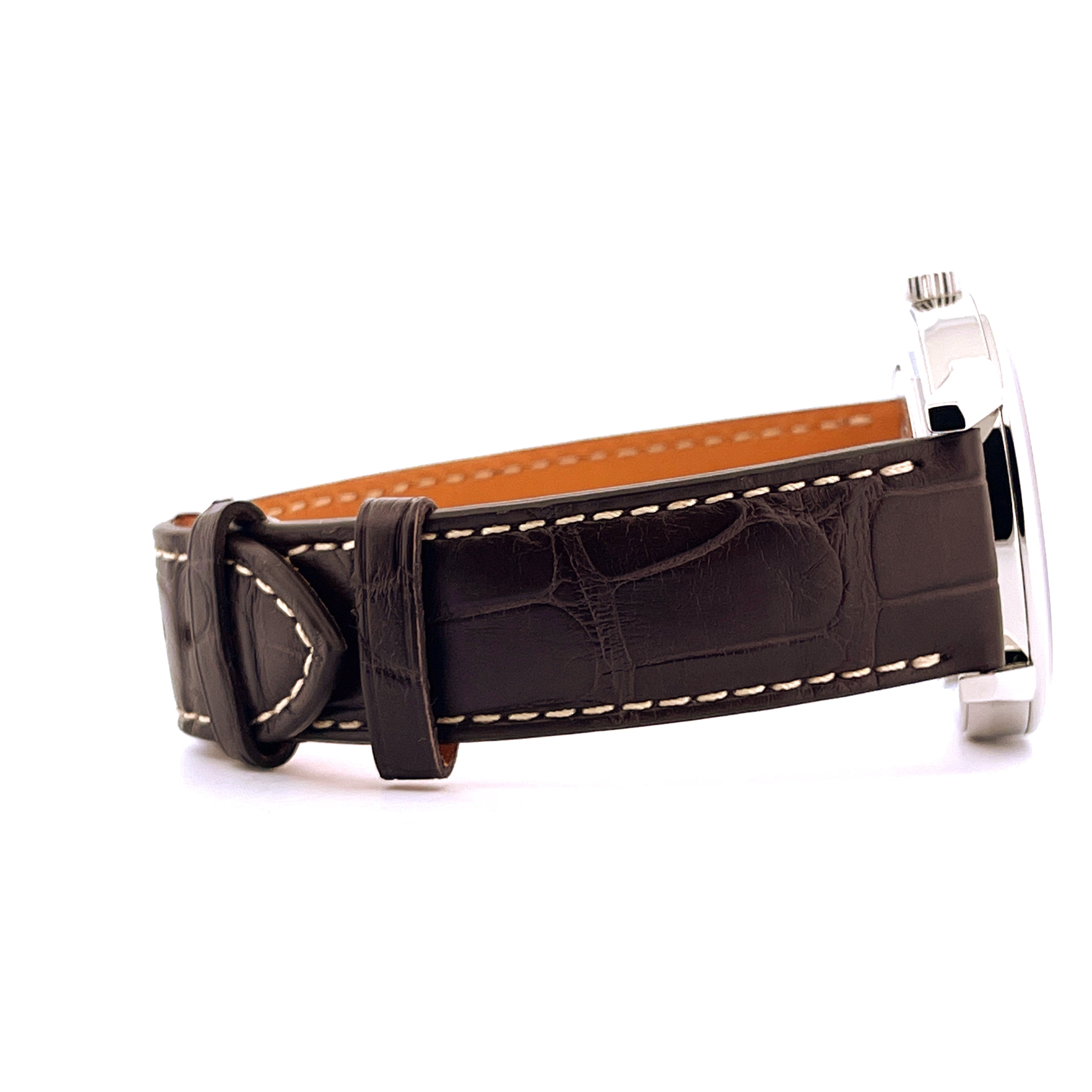 Longines Flagship Heritage von der Seite mit braunem Krokolederarmband und weißen Nähten