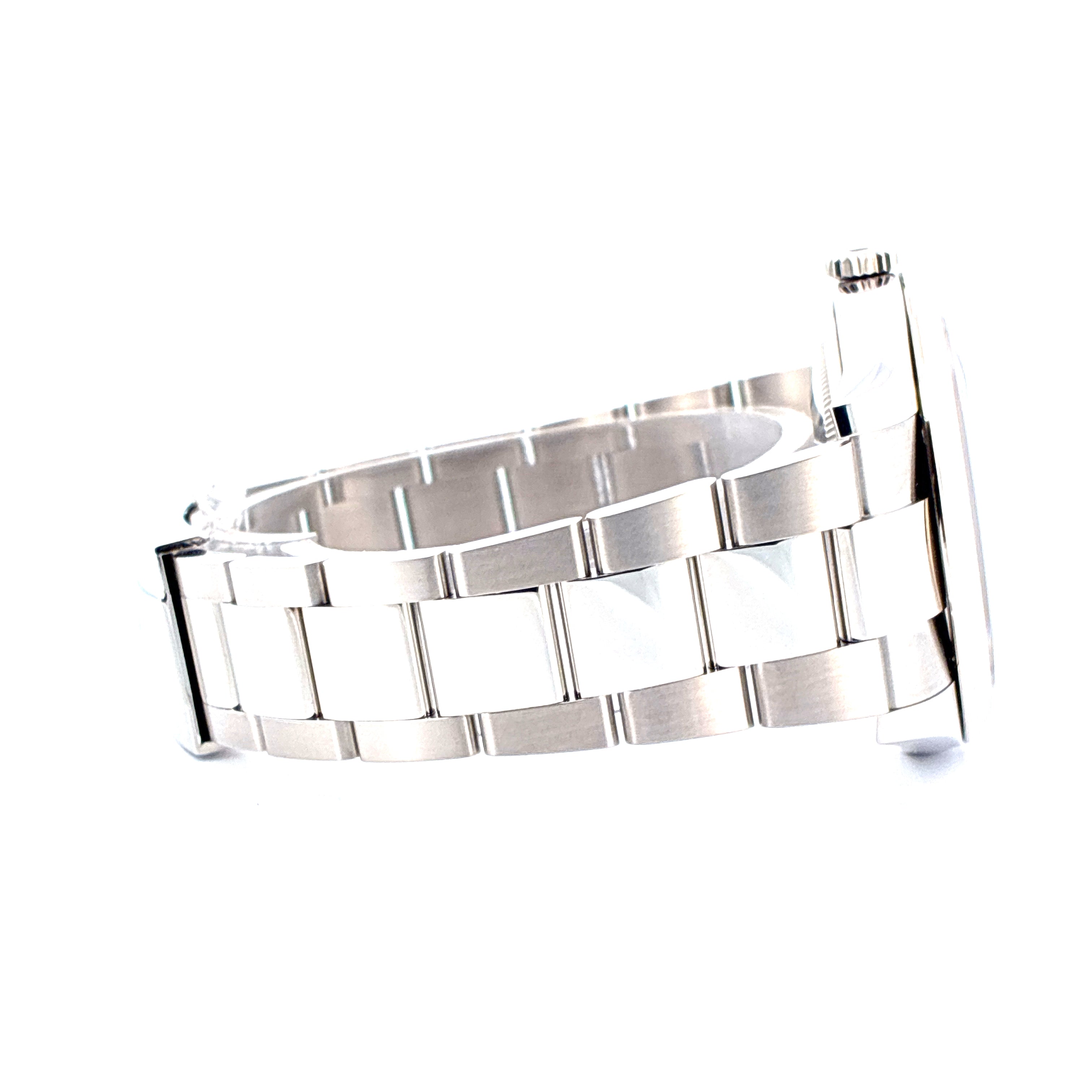 Rolex Datejust 41 Stahl Armband im Profil auf weißem Hintergrund