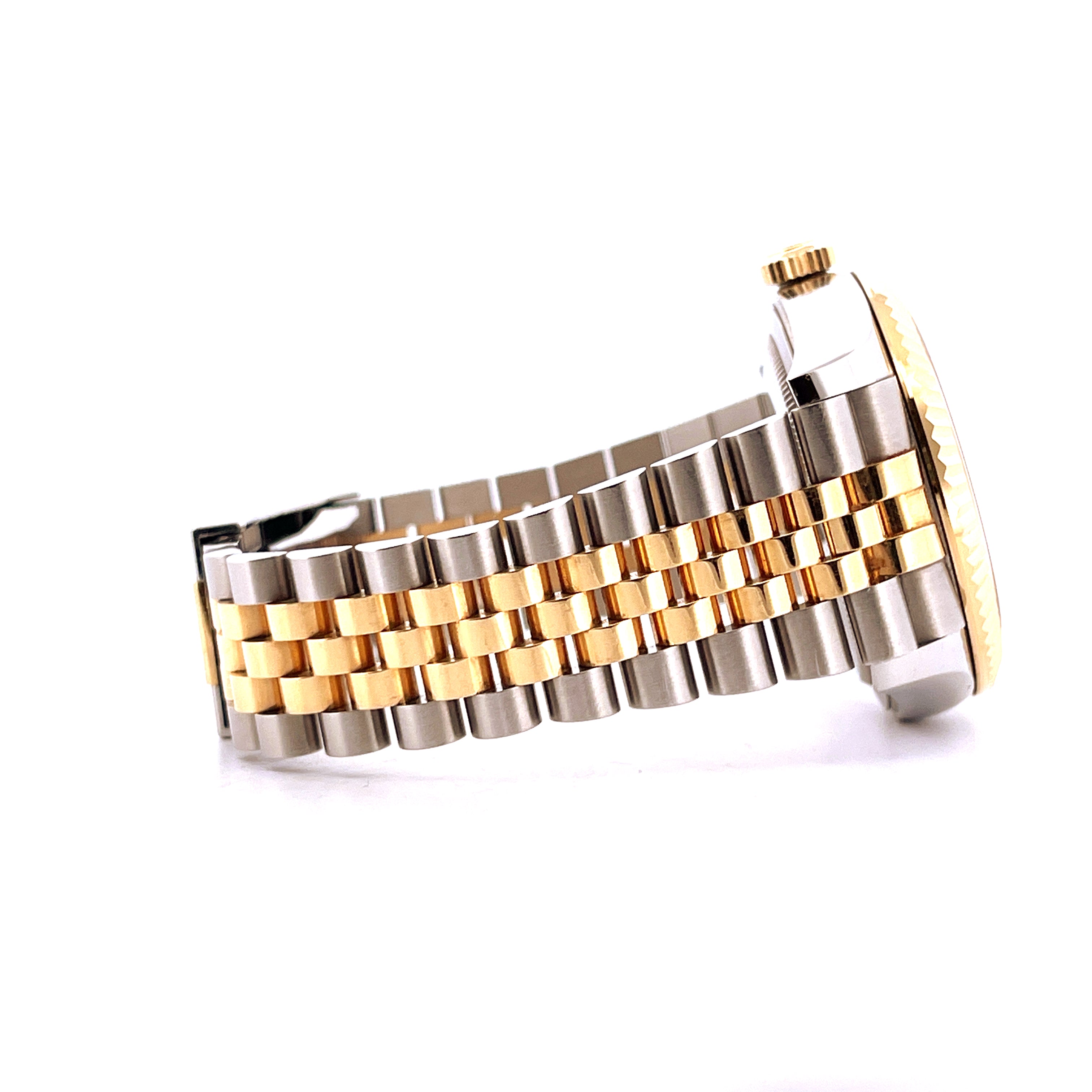 Rolex Sky-Dweller Steel & Gold Jubilee im Profil auf weißem Hintergrund