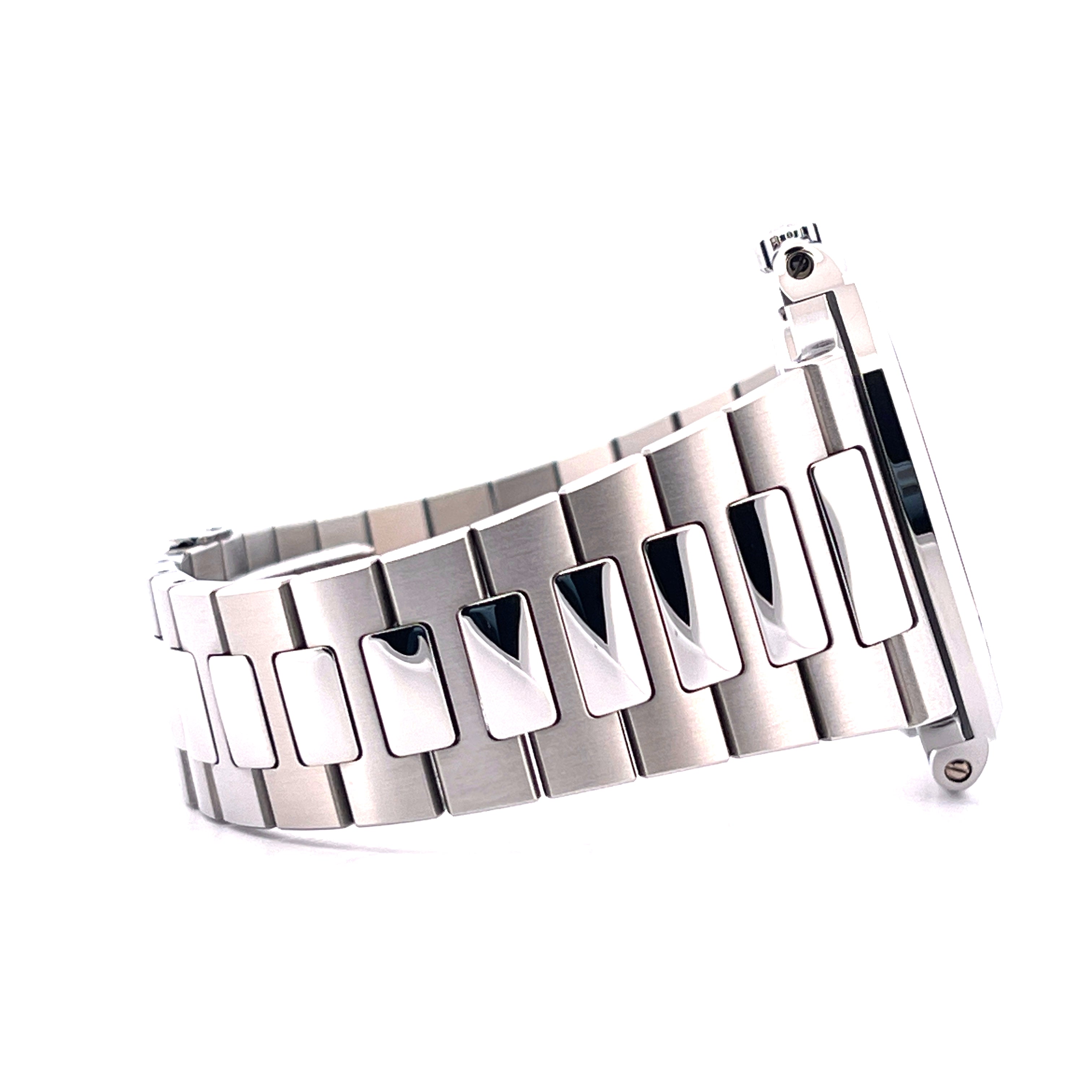 Patek Philippe Nautilus 5711/1A-014 im Seitenprofil mit Edelstahlarmband auf weißem Hintergrund