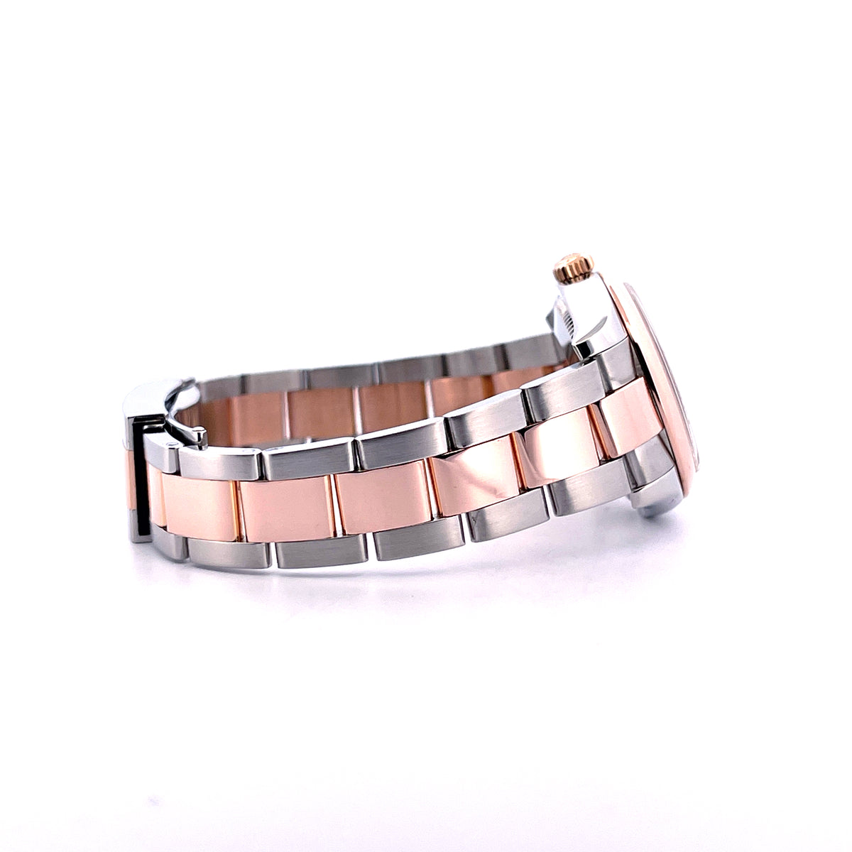 Rolex Datejust 31 Two Tone Mother of Pearl / Box incl. / LC100 / 2006, Seitenansicht mit Armband, Krone und Schließe vor weißem Hintergrund