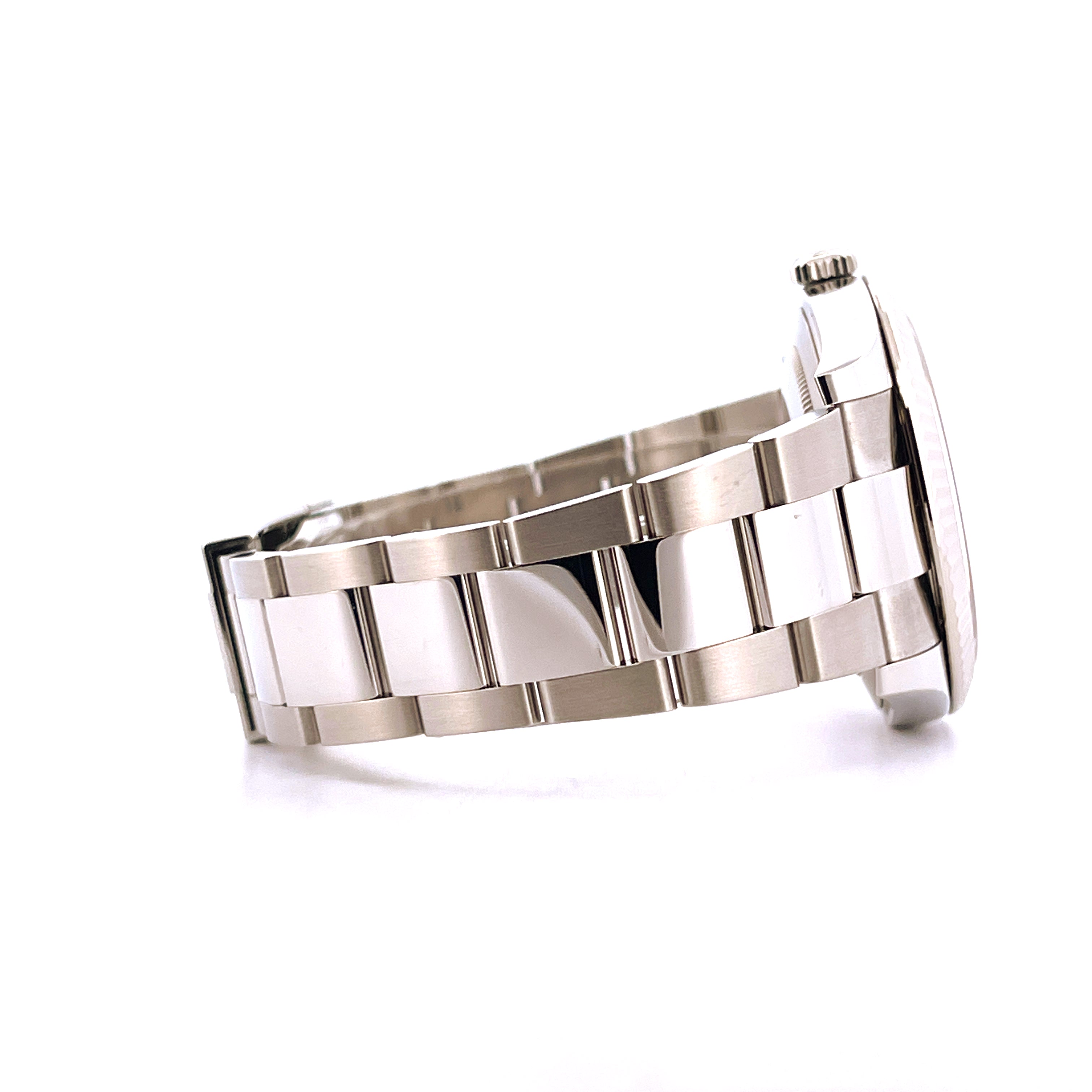Rolex Datejust 41mm Stahl Armband Seitenansicht auf weißem Hintergrund