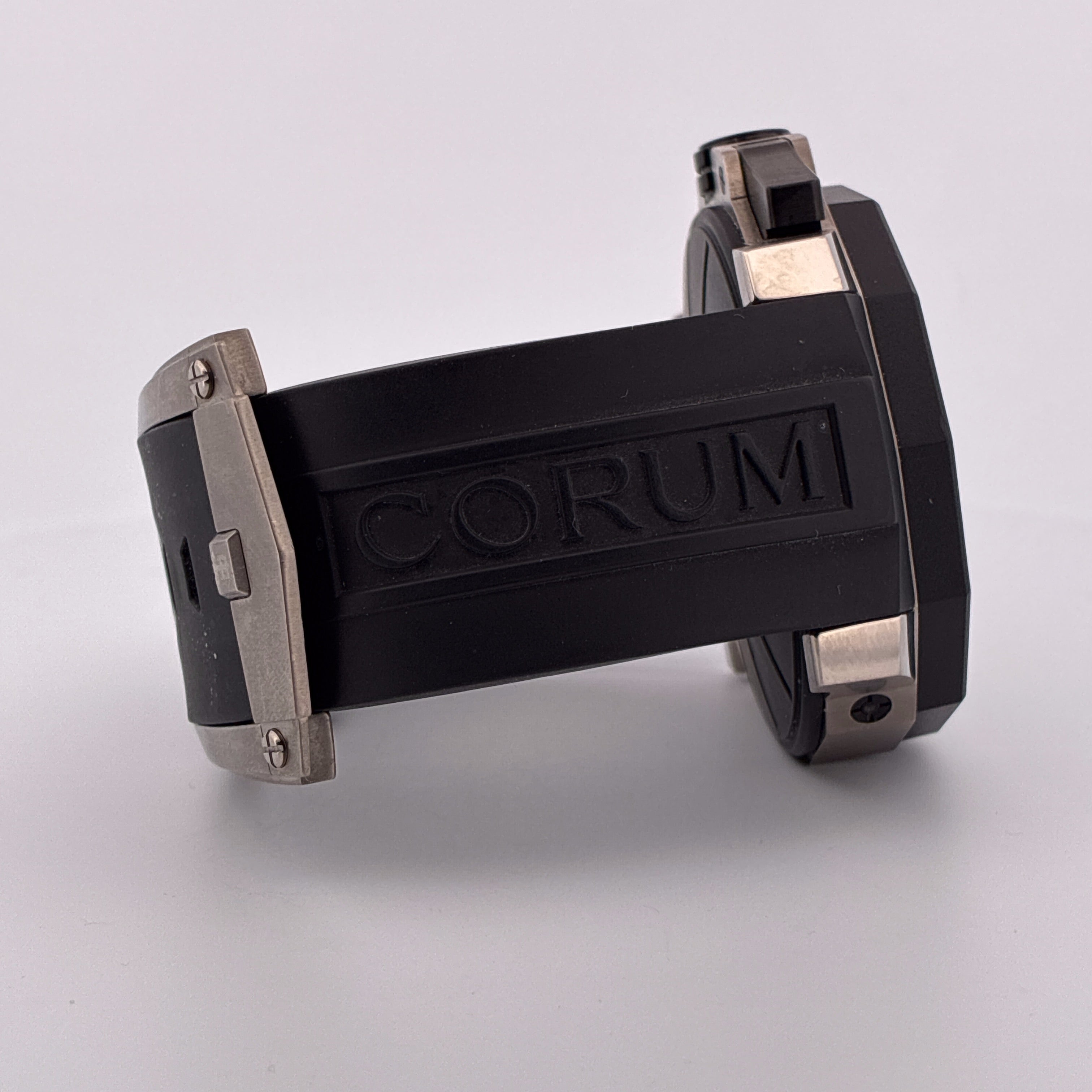 Corum Admiral's Cup Seafender 50 Chrono LHS Chronograph Titanarmband mit gebürsteten Edelstahldetails