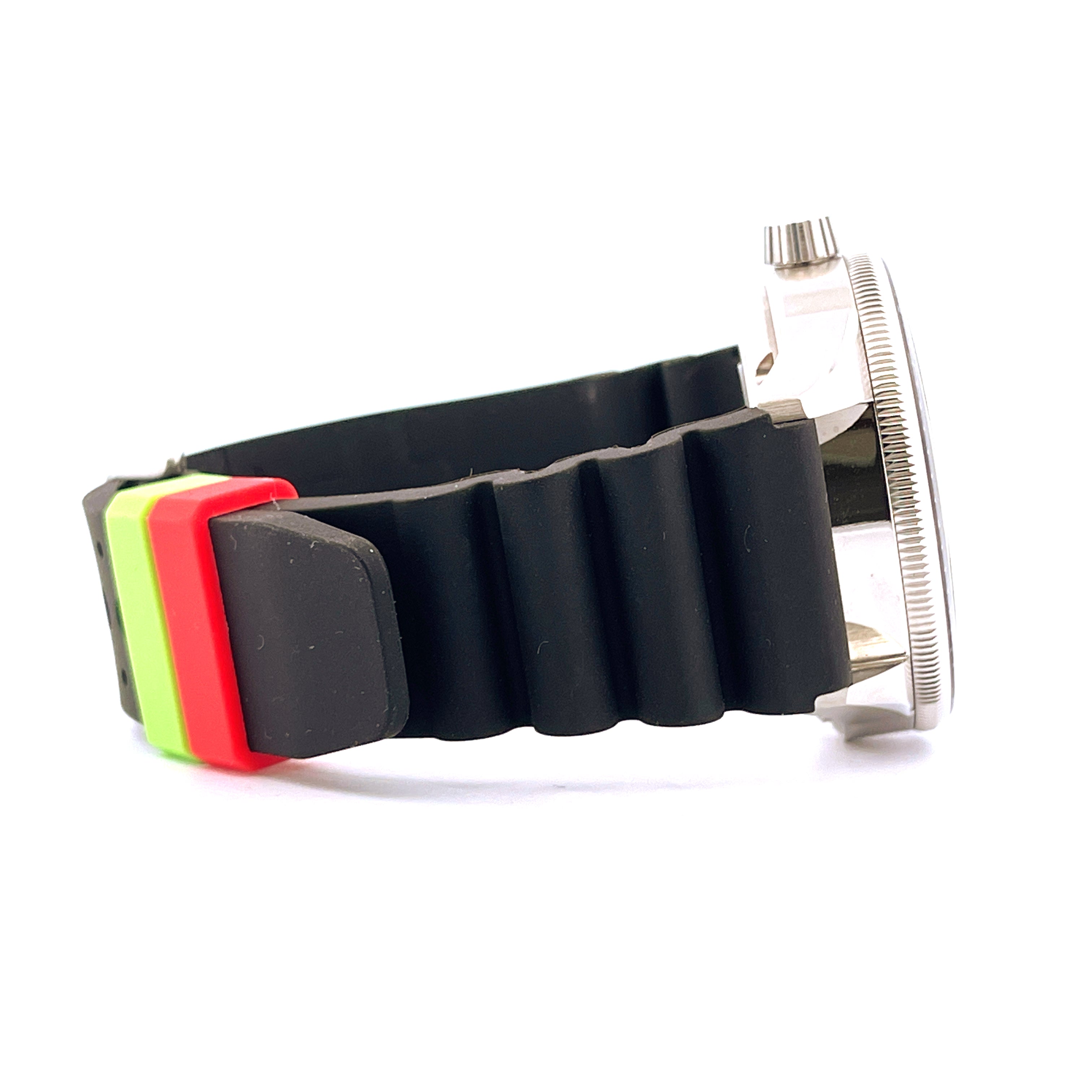 Spinnaker Cahill Automatic SpongeBob SquarePants Armbanduhr im Profil mit Gummiarmband und farbigen Akzenten