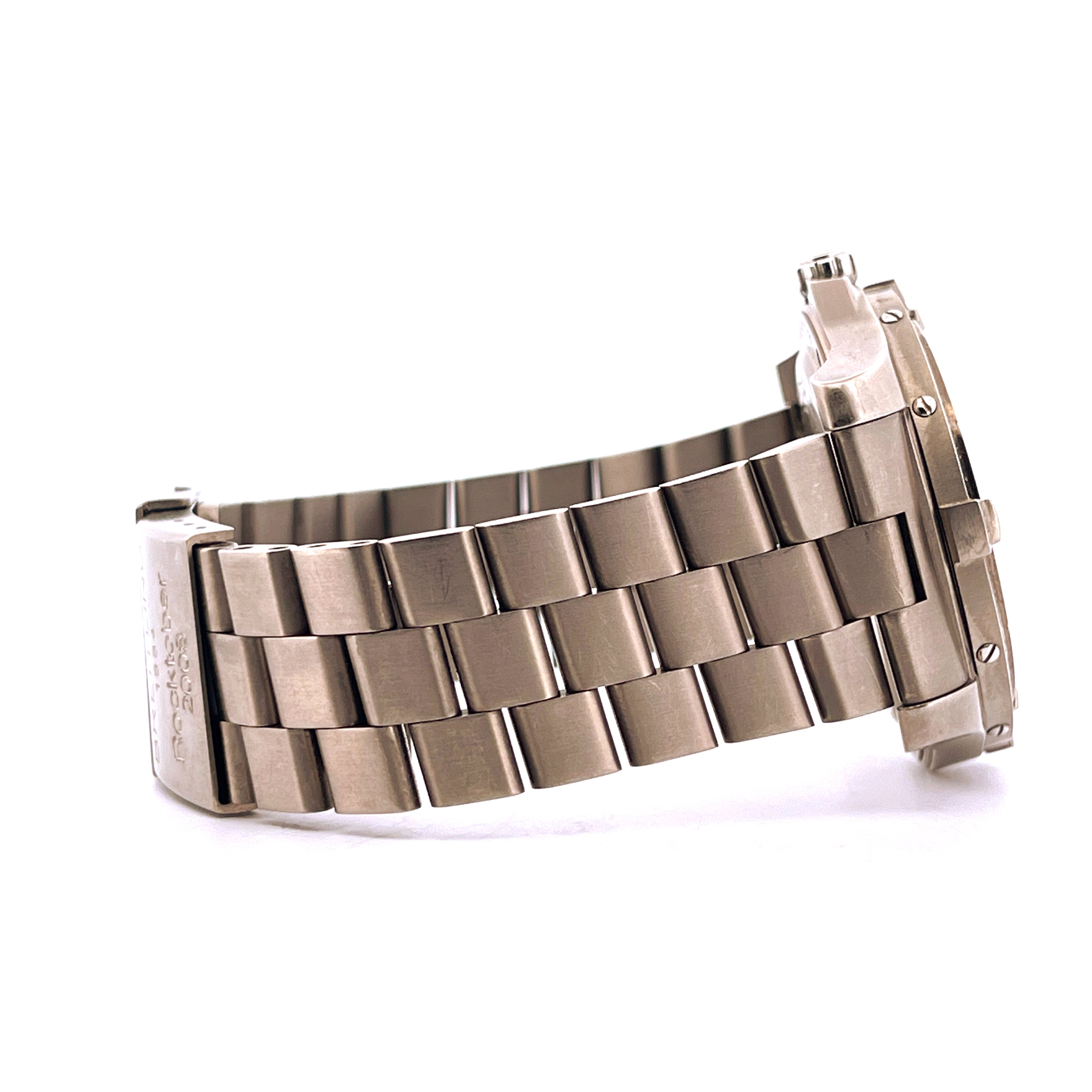 Breitling Aerospace Avantage aus Titan, Seitenansicht des Armbands und Gehäuses im Detail