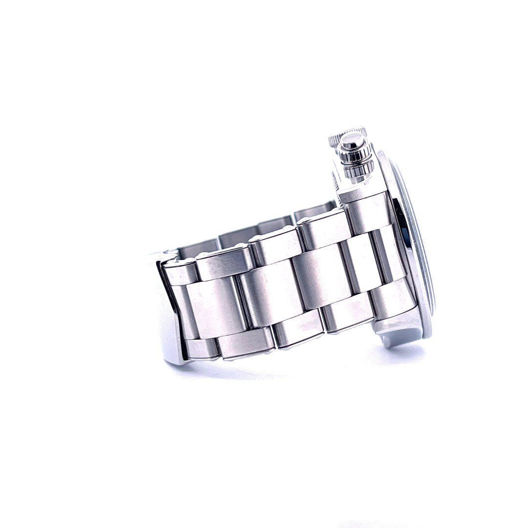 Tudor Black Bay Chrono aus Stahl, Seitenansicht mit Krone und Chronographendrückern, 2021