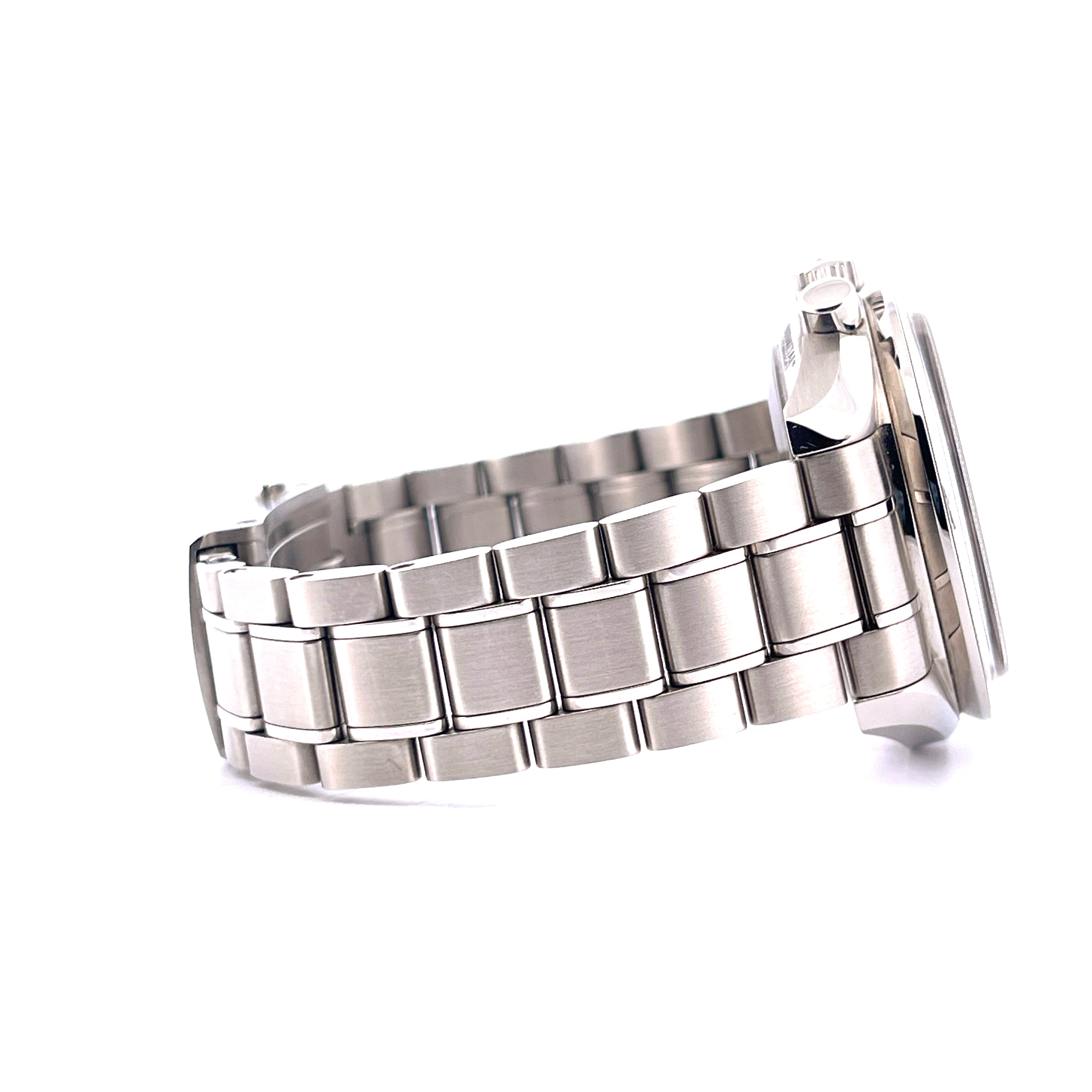 Omega Speedmaster Moonwatch Moonphase 44,25 Automatic im Detail, aus Edelstahl, auf weißem Hintergrund