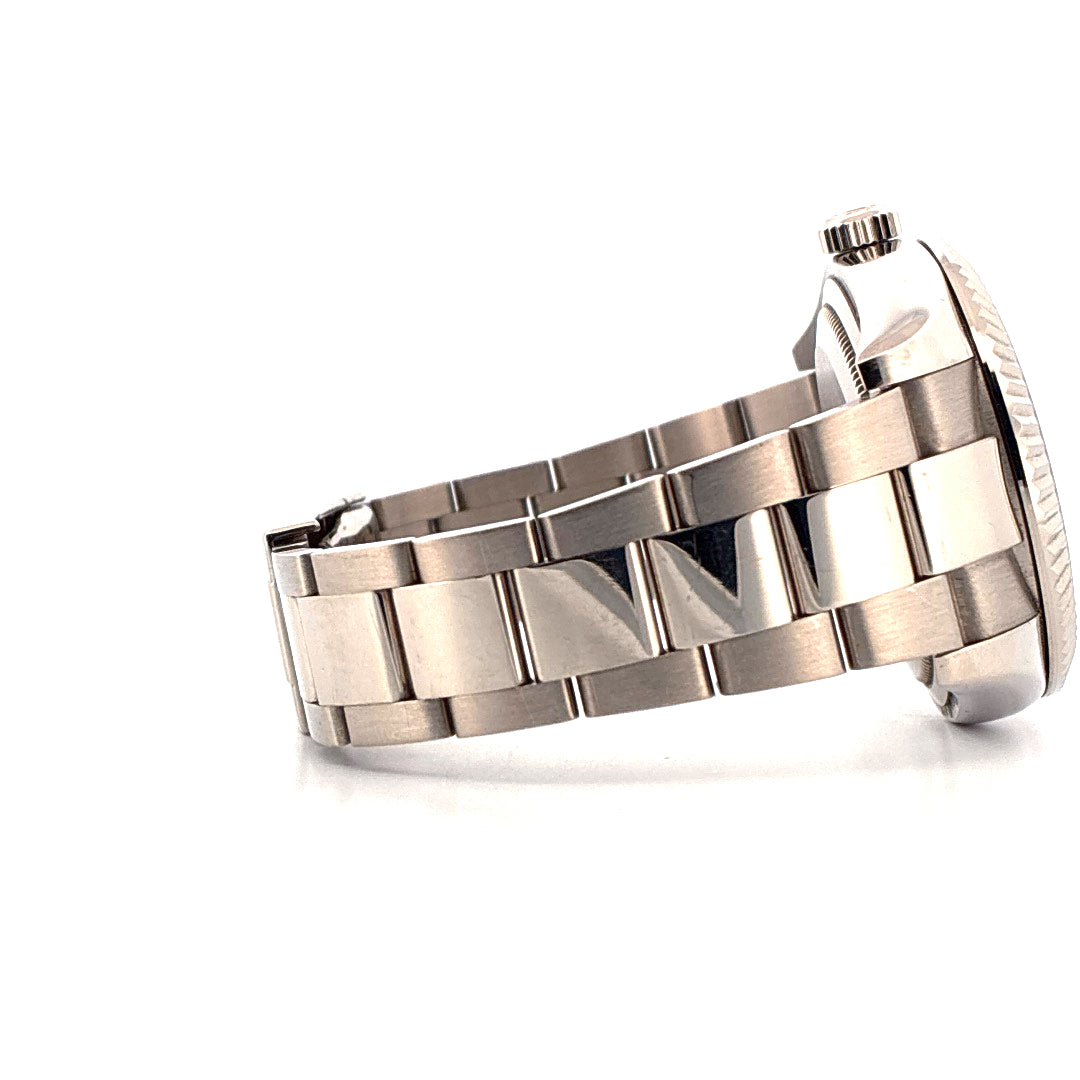 Rolex Sky Dweller 42mm Weißgold Automatik, Seitenansicht des Armbands mit Gehäuse