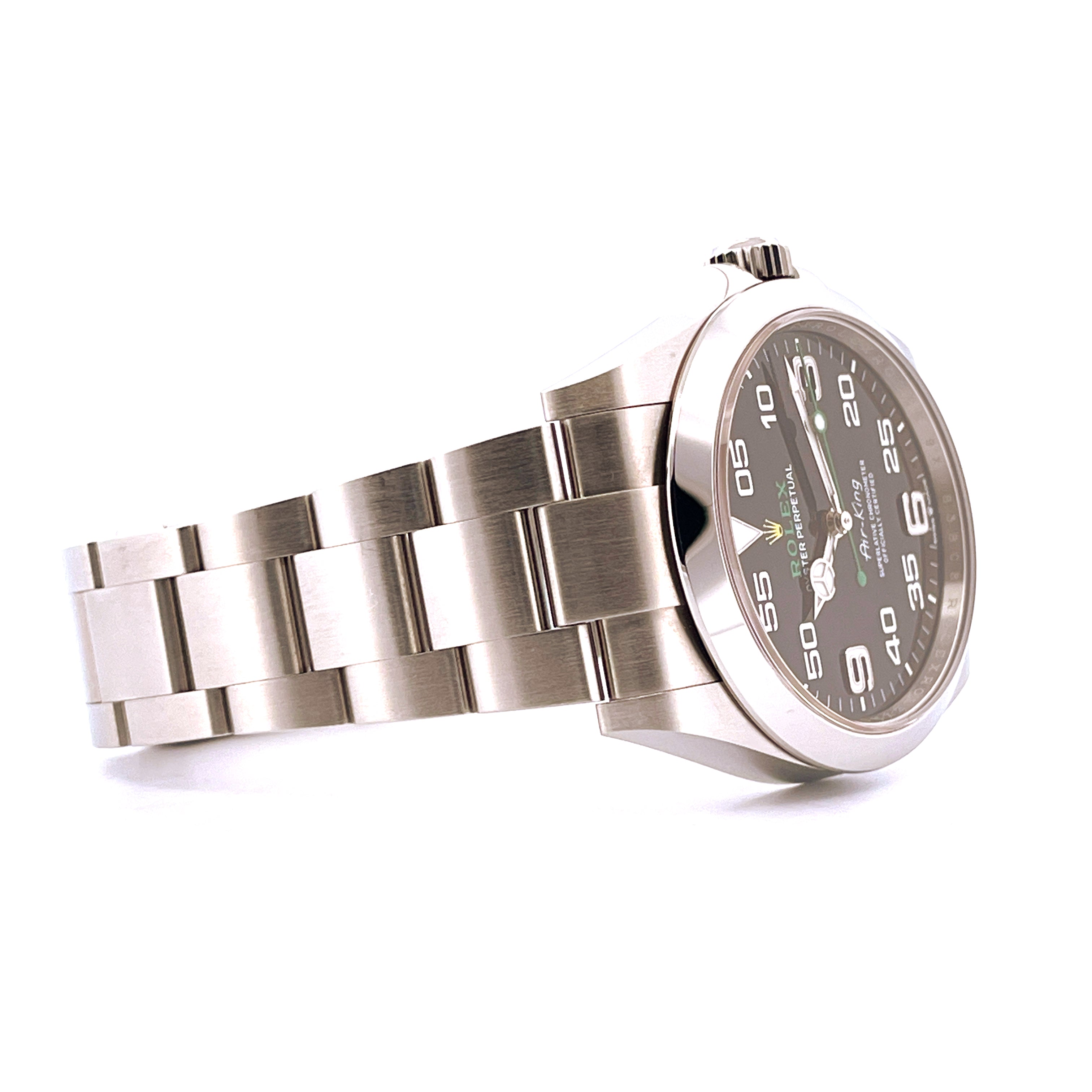 Rolex Air King 126900 Stahl mit schwarzem Zifferblatt und Metallarmband aus der Seitenansicht