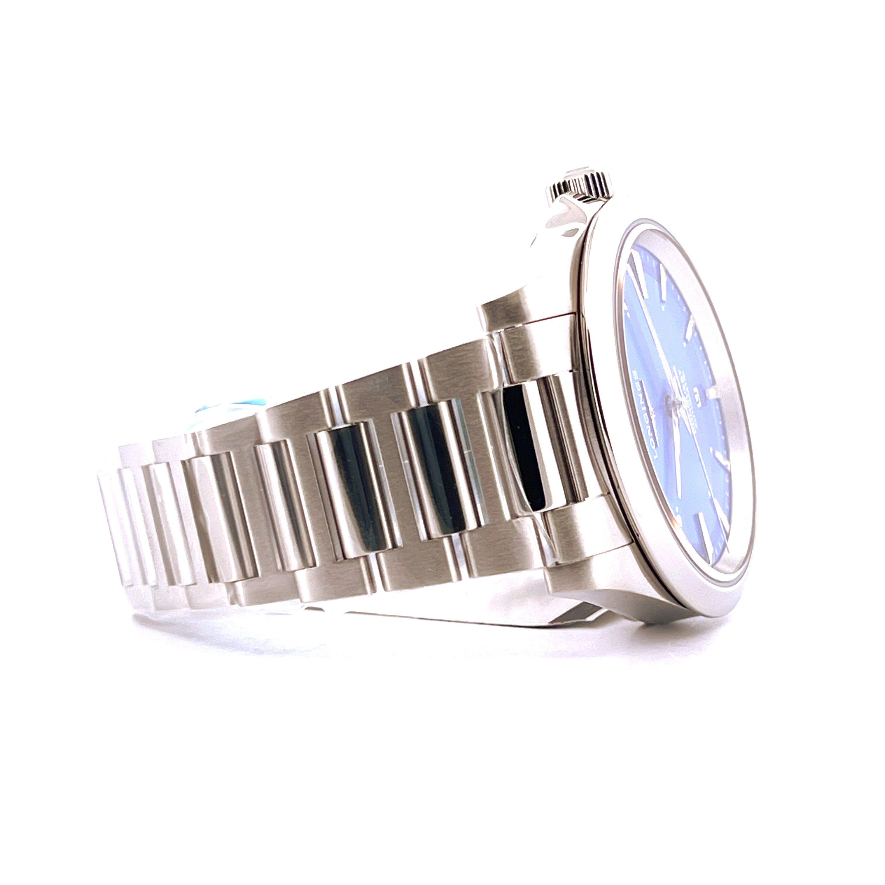 Longines Conquest SYLT EDITION Automatikuhr mit blauem Zifferblatt und Edelstahlarmband im Seitenprofil