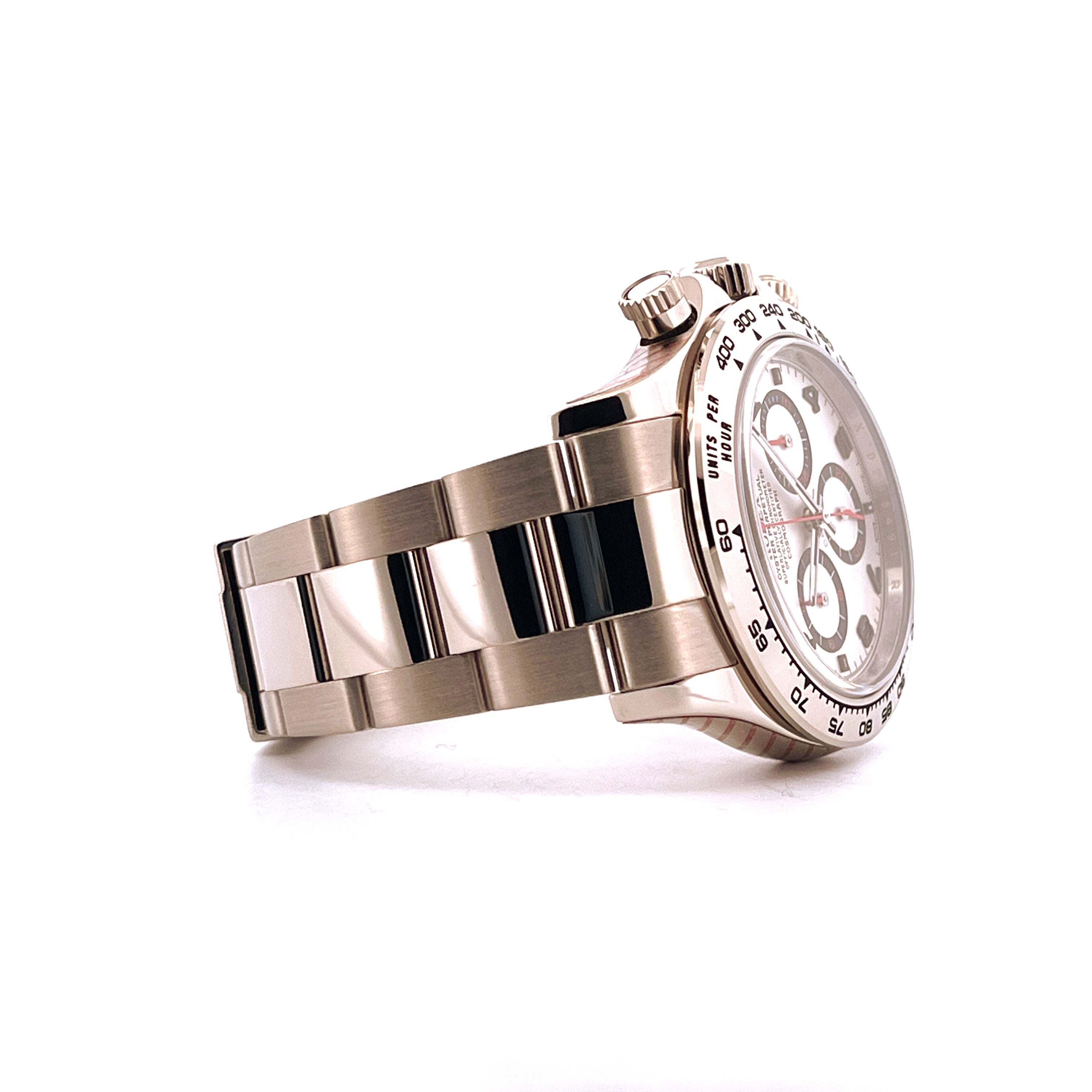Rolex Daytona Weißgold im Seitenprofil auf weißem Hintergrund mit sichtbarem Edelstahlarmband
