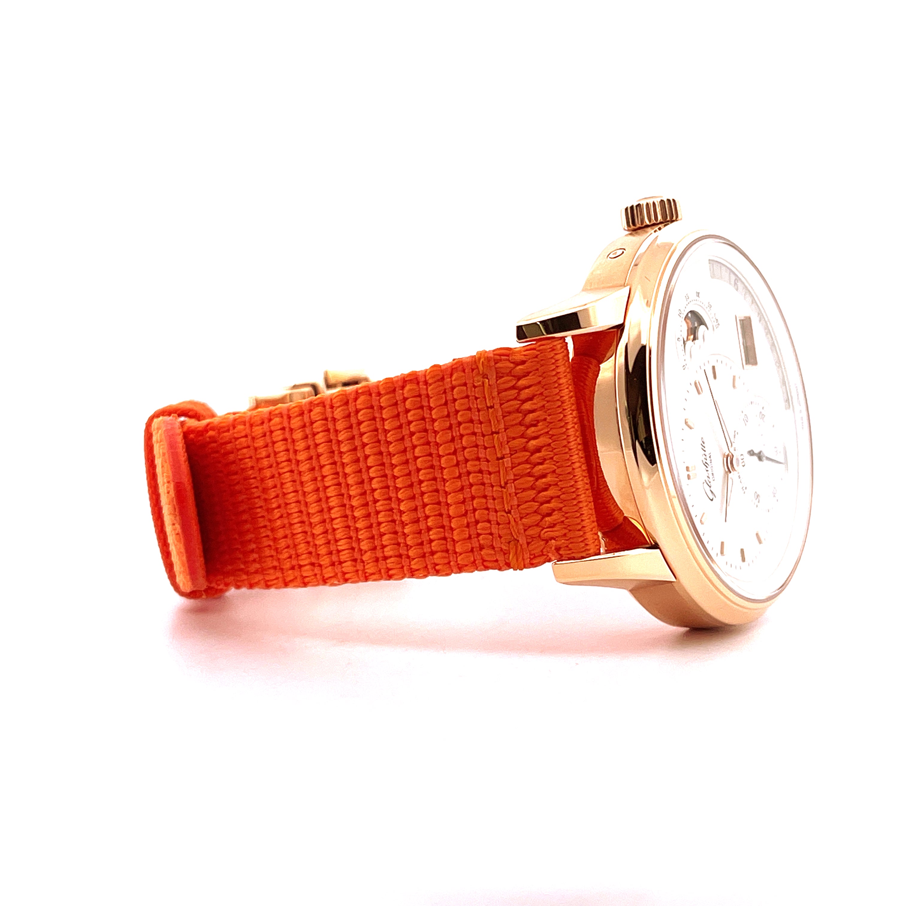 Glashütte Original Panomaticcalendar Roségold mit orangefarbenem Stoffarmband Seitenansicht