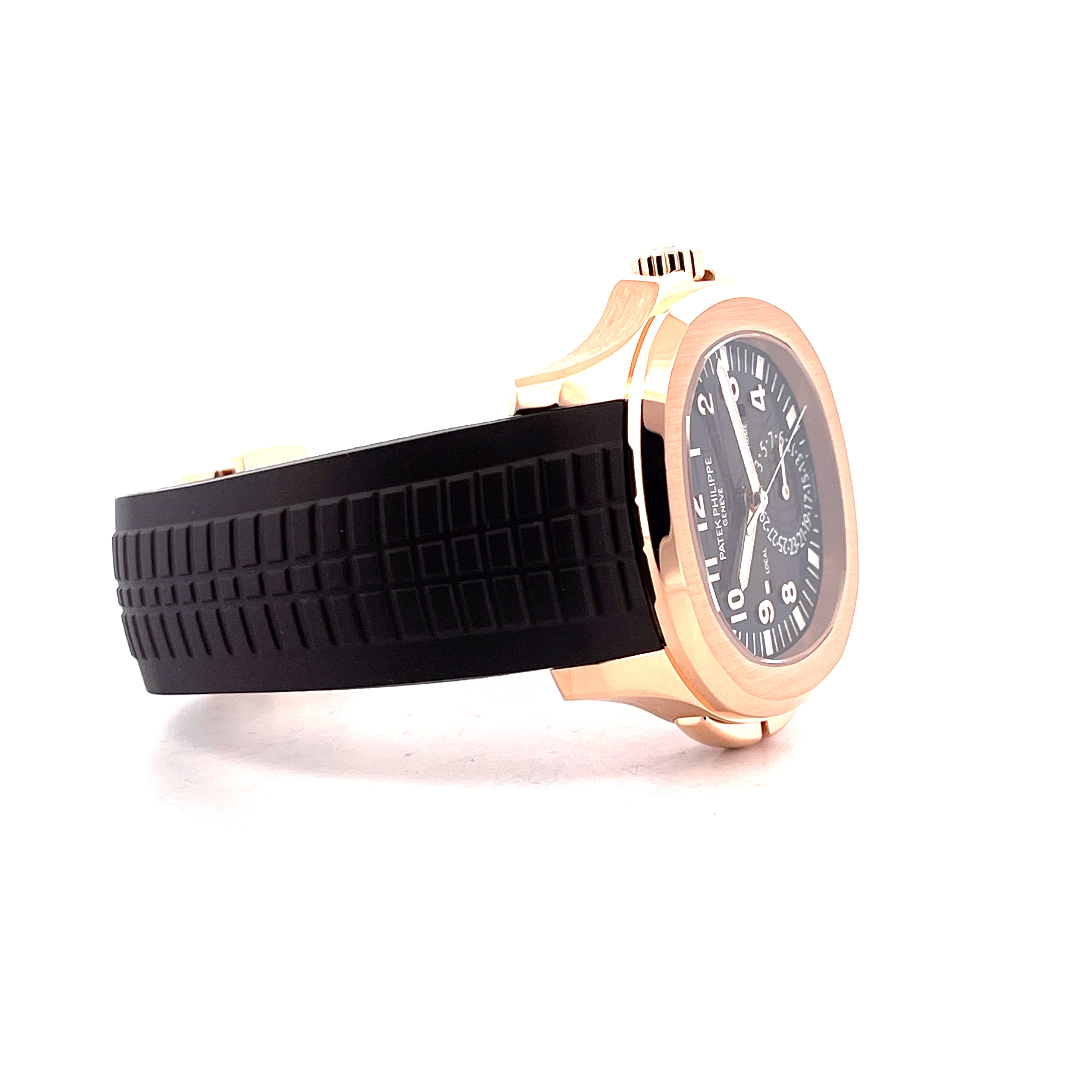 Patek Philippe Aquanaut 5164R Roségold mit schwarzem Kautschukband, seitliche Ansicht auf weißem Hintergrund