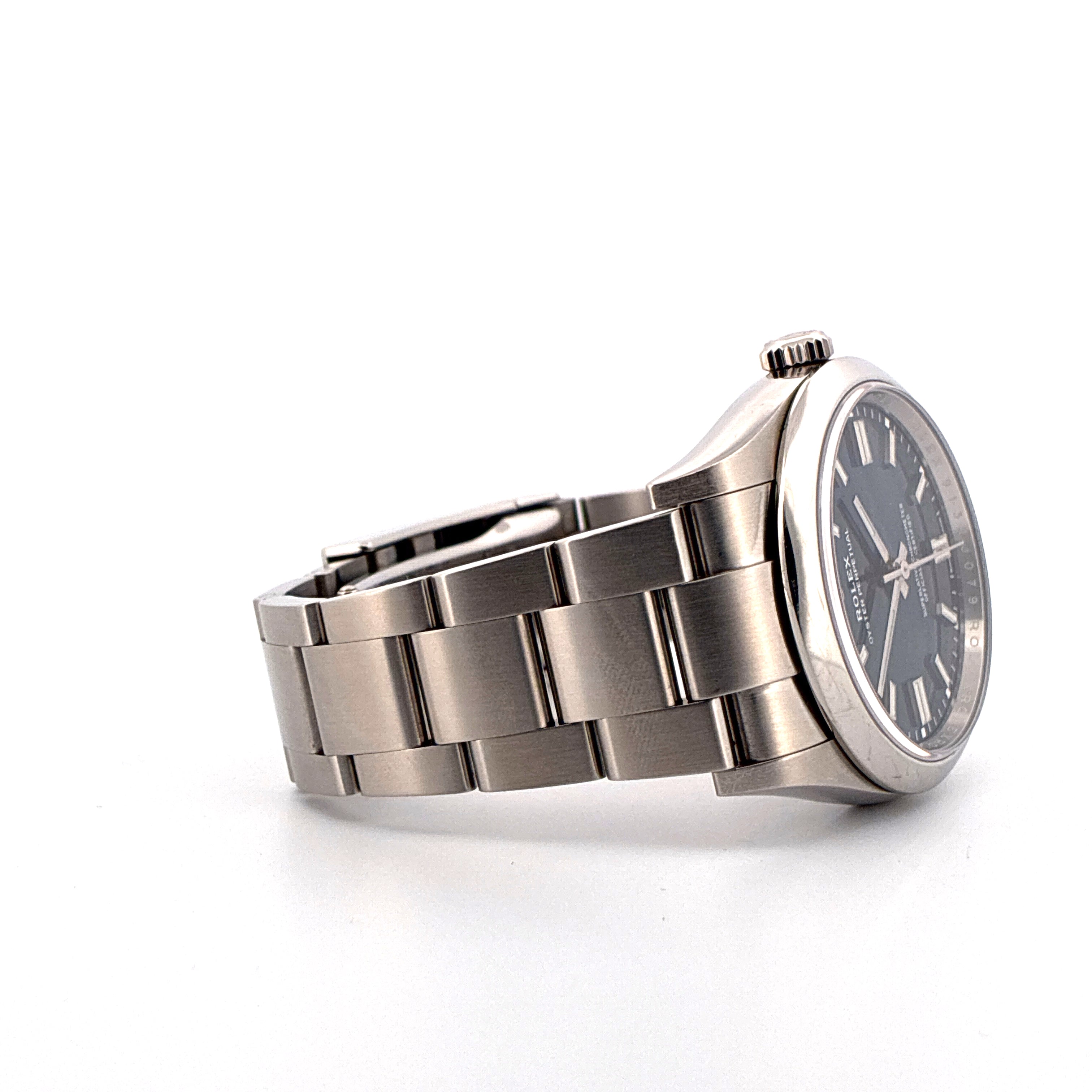 Rolex Oyster Perpetual 36 Automatik Uhr in Stahl mit blauem Zifferblatt im Seitenprofil