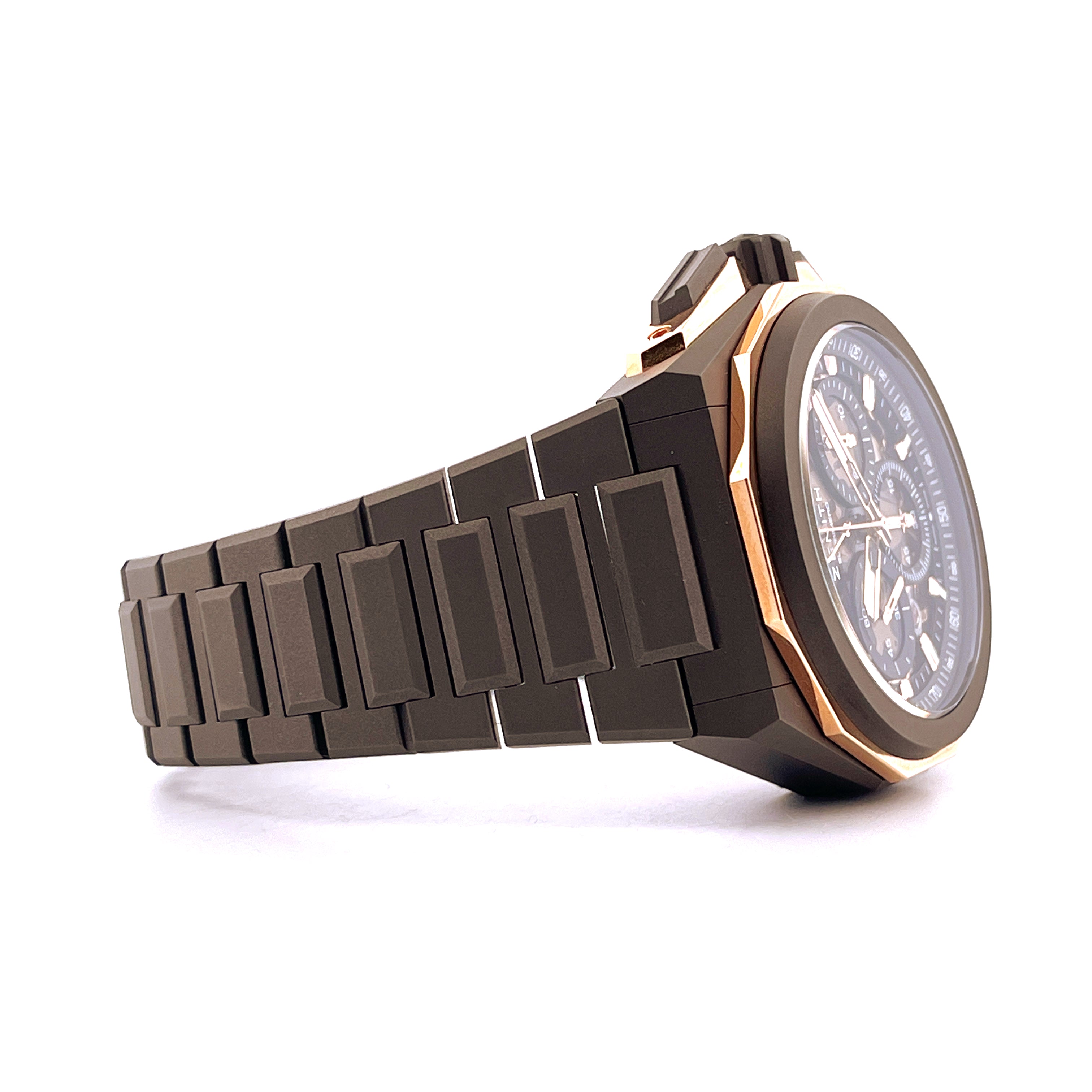 Zenith Defy Extreme Titan Roségold, Seitenansicht des Chronographenarmbands und des Zifferblatts