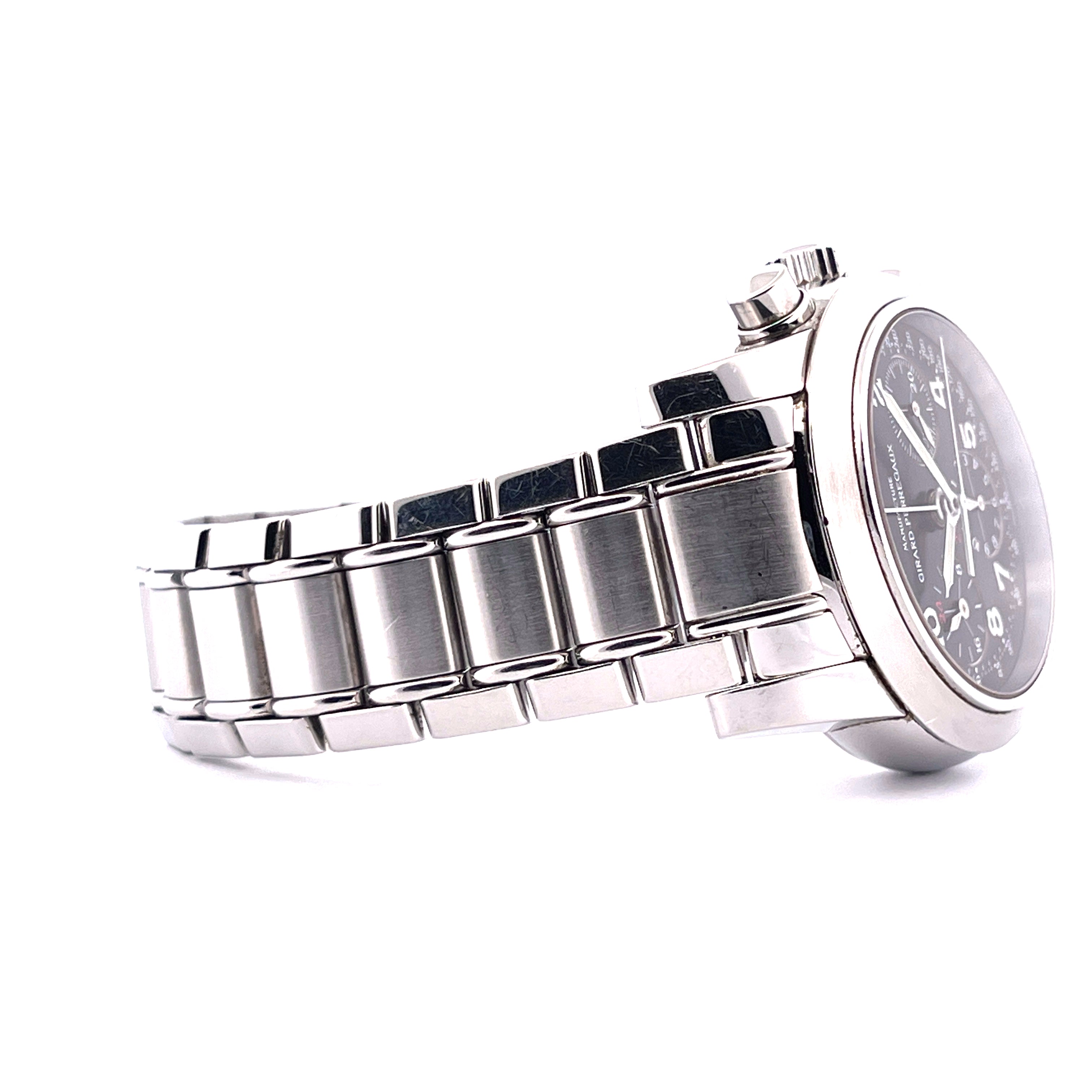 Girard Perregaux Ferrari 250 aus 2004 im Detail mit Edelstahlarmband und schwarzem Zifferblatt