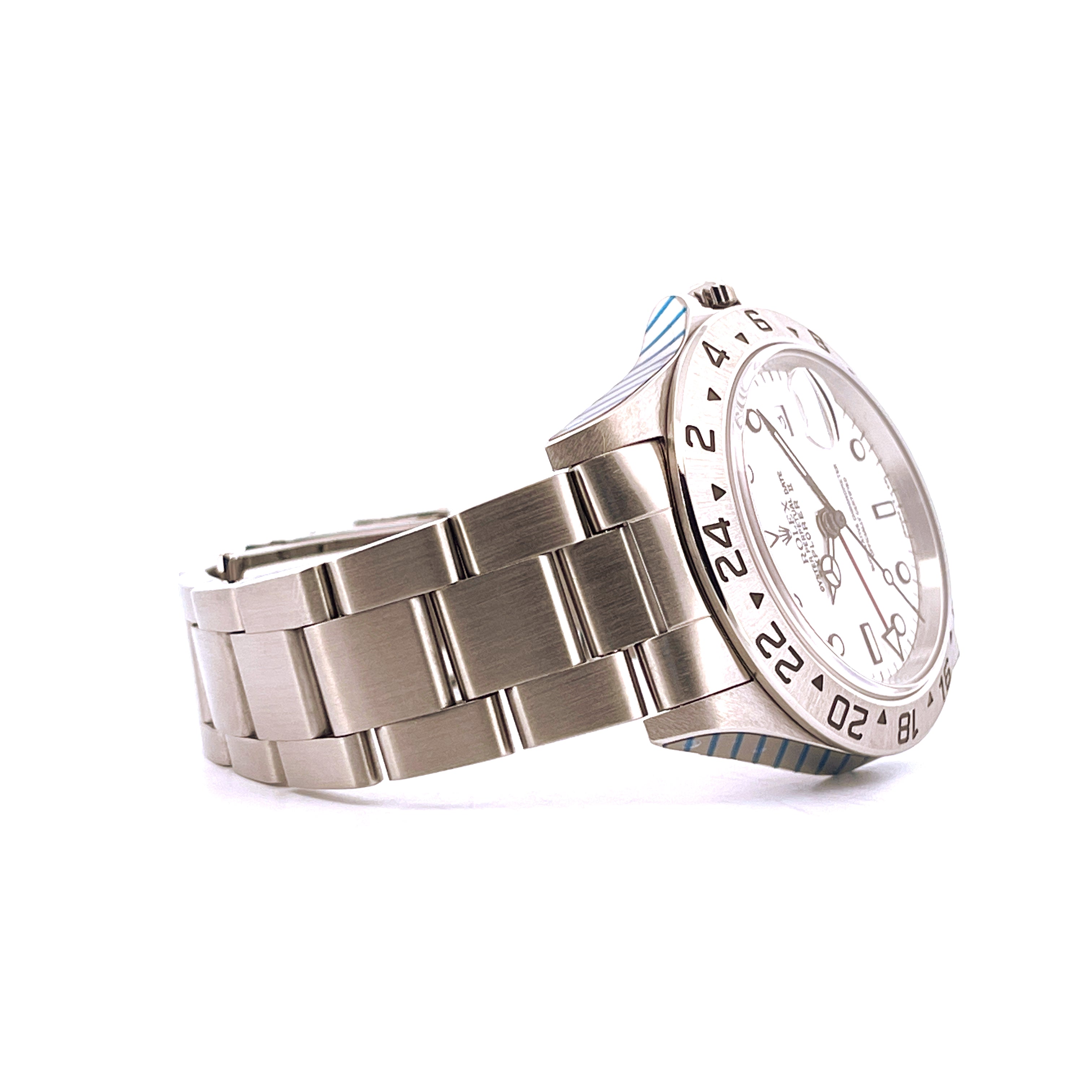 Rolex Explorer II Polar White 16570 Stahl Gehäuse und Armband im Seitenprofil auf weißem Hintergrund