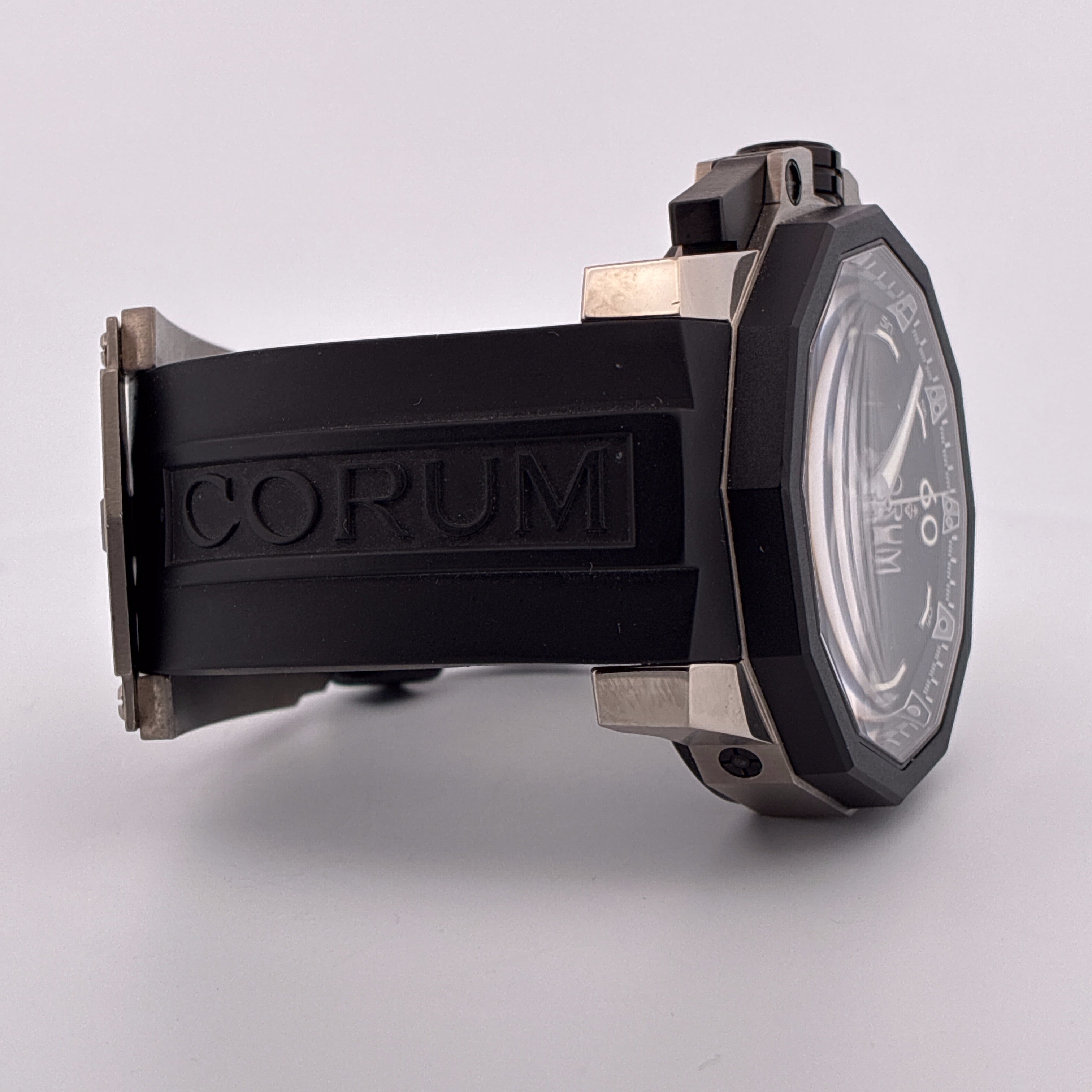 Corum Admiral's Cup Seafender 50 Chrono LHS Chronograph aus Titan mit schwarzem Kautschukband