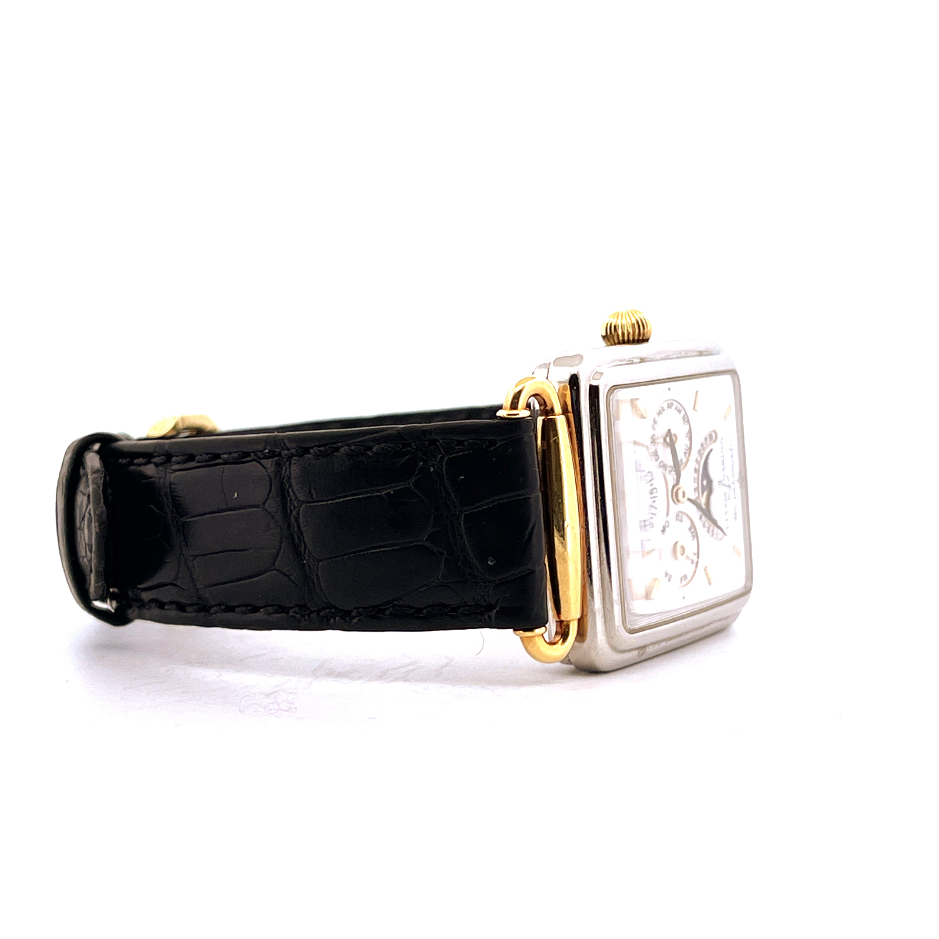 Seitenansicht der Ulysse Nardin Michelangelo Uhr mit schwarzem Lederarmband undgoldenen Akzenten