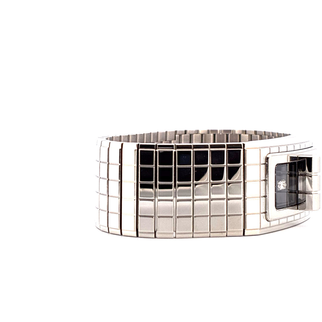 Chanel Code Coco Damenuhr aus Edelstahl mit quadratischen Elementen und einem einzelnen Diamanten auf dem Zifferblatt