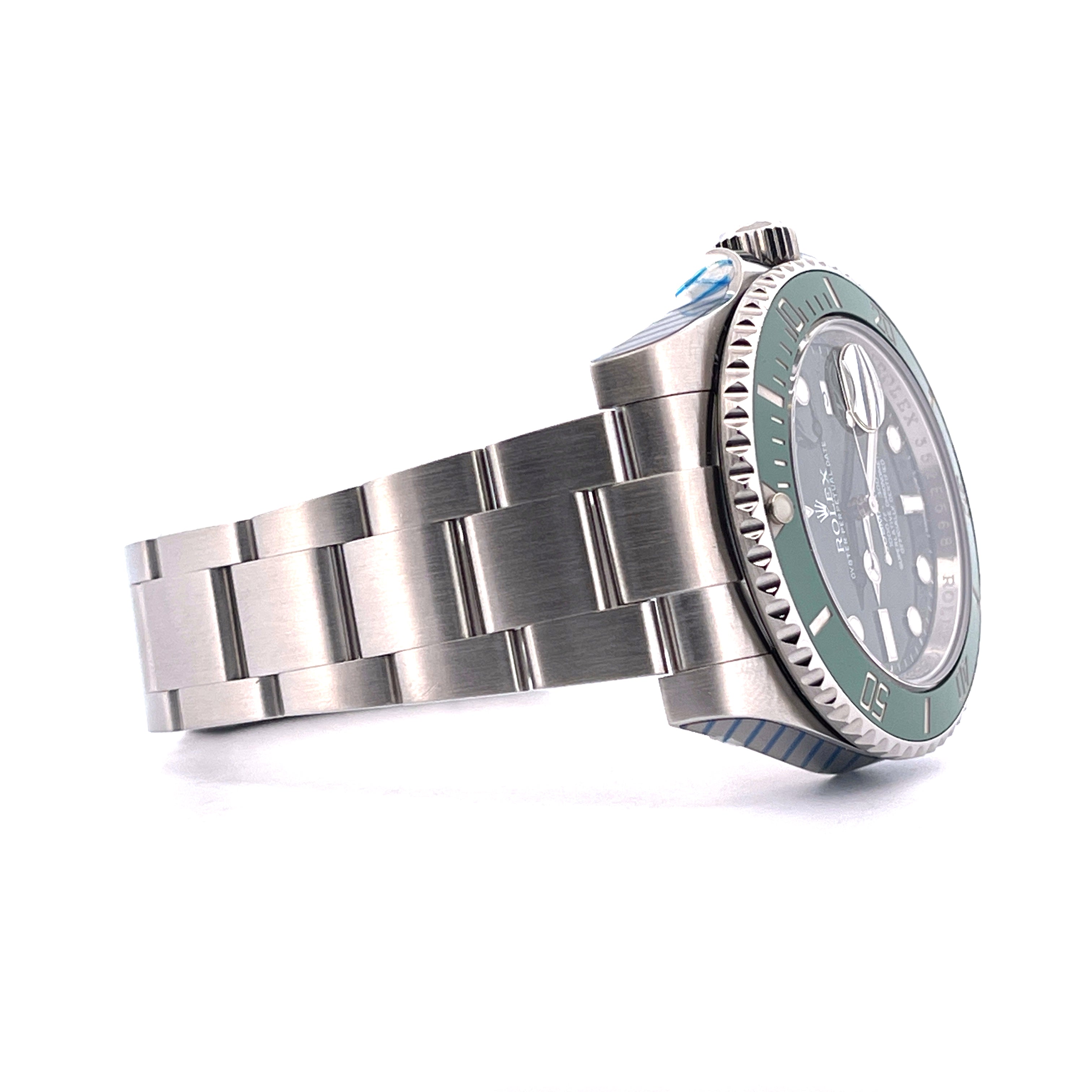 Rolex Submariner Date Hulk Stahl im Seitenprofil auf weißem Hintergrund