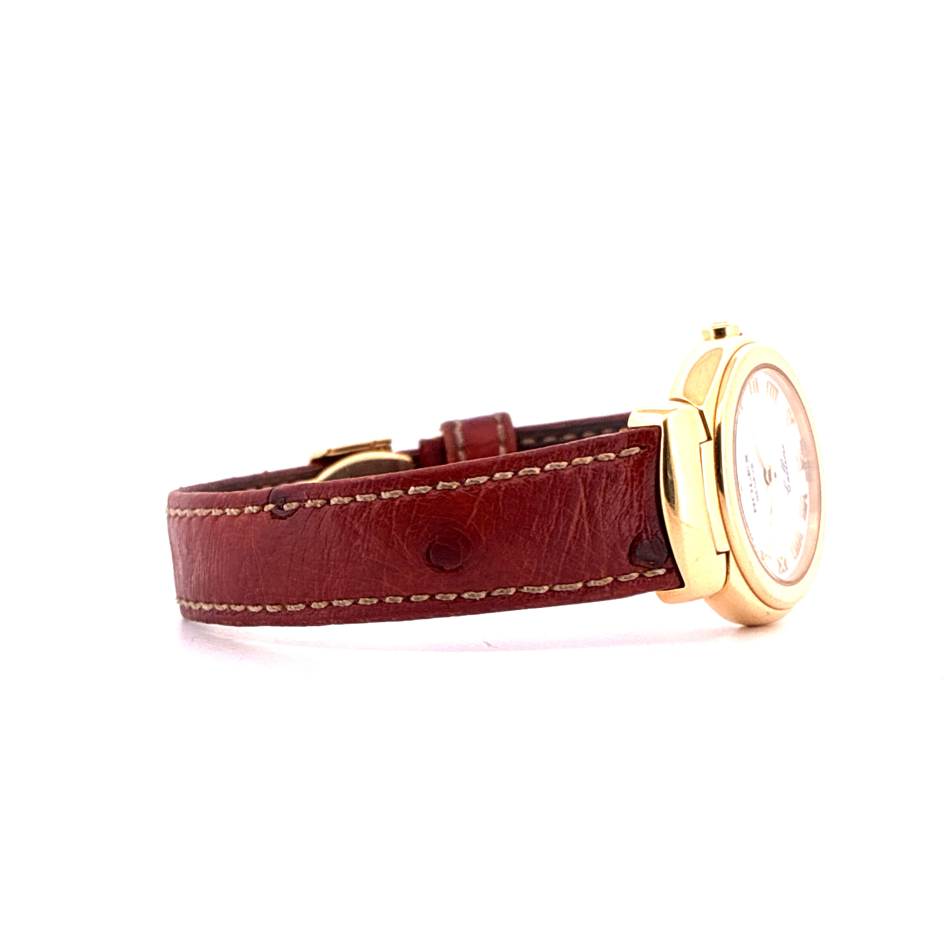 Rolex Cellini Uhr in Seitenansicht mit braunem Lederarmband und goldenem Gehäuse auf weissem Hintergrund