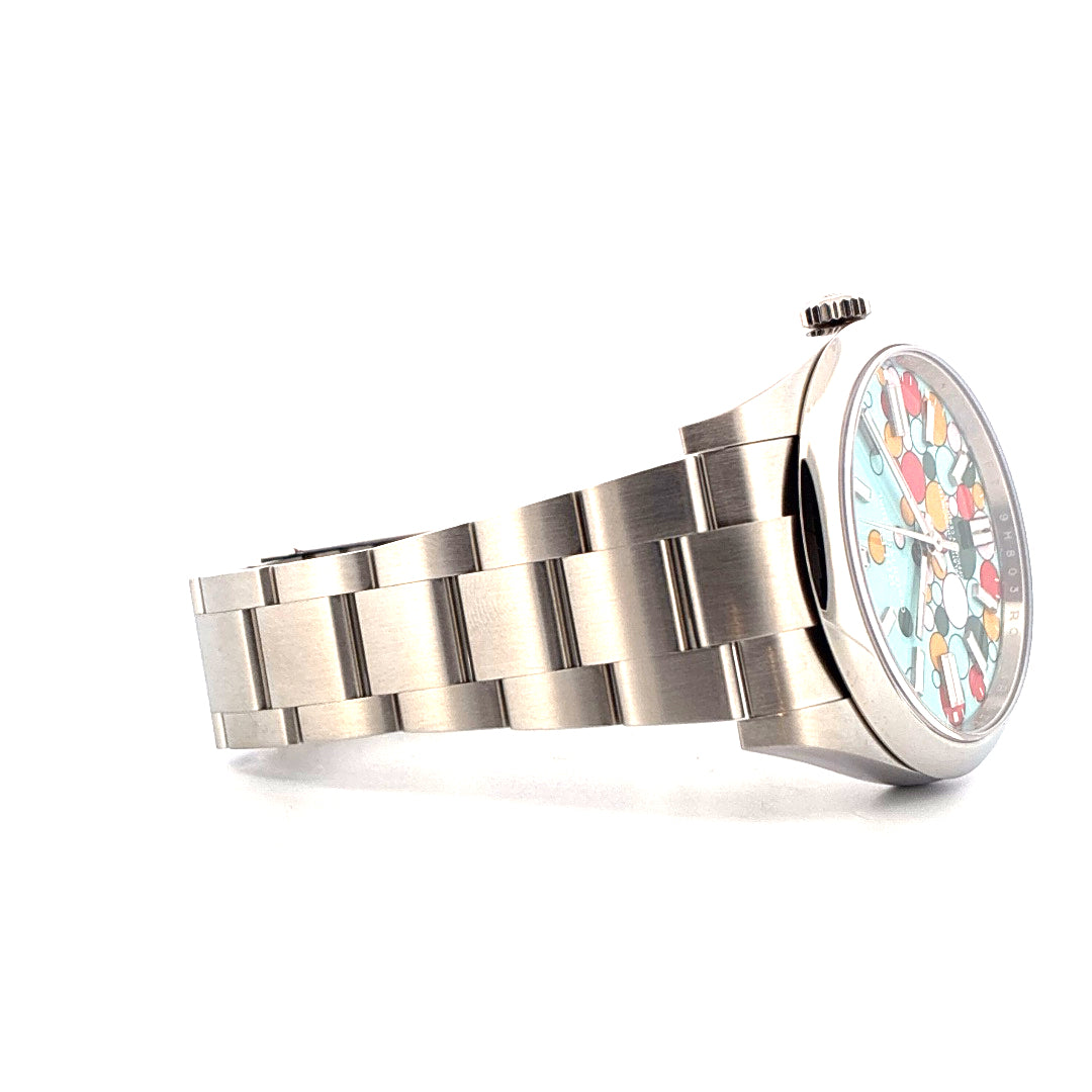 Rolex Oyster Perpetual 41 Celebration Uhr mit buntem Zifferblatt und Stahlarmband in Seitenansicht