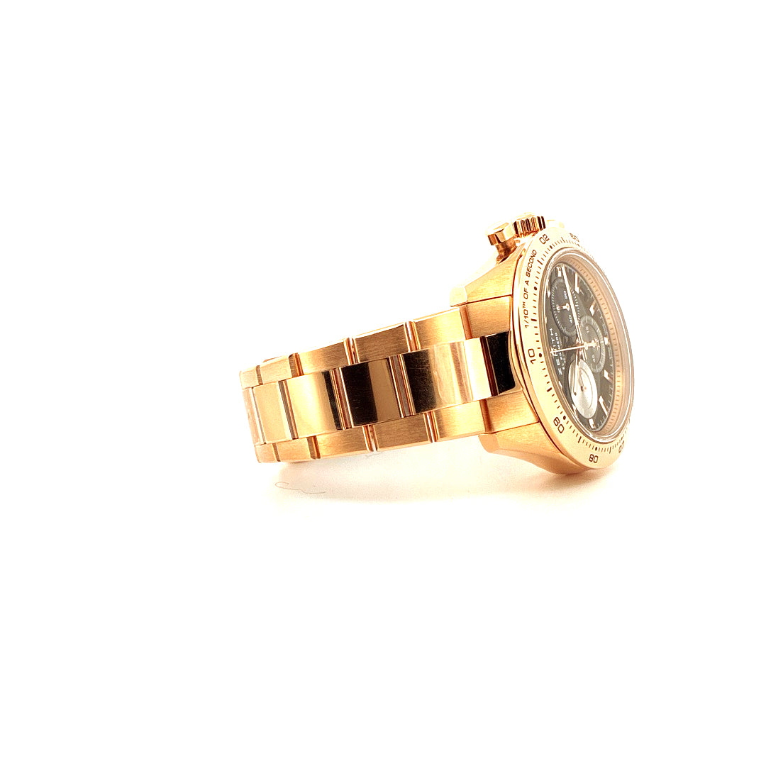 Zenith Chronomaster Sport 41mm Roségold mit schwarzem Zifferblatt, Seitenansicht auf weißem Hintergrund