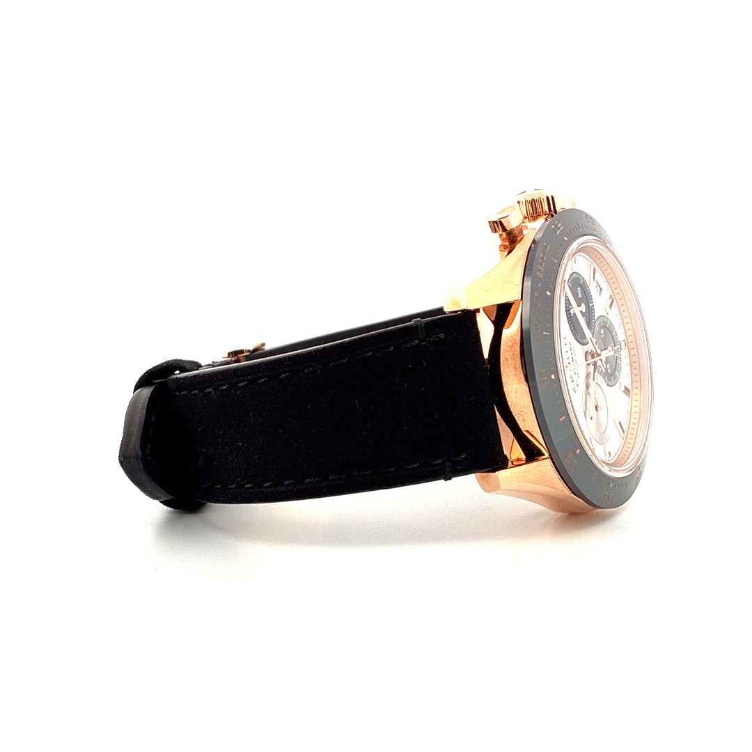 Zenith Chronomaster Sport Roségold mit schwarzem Lederband in Seitenansicht