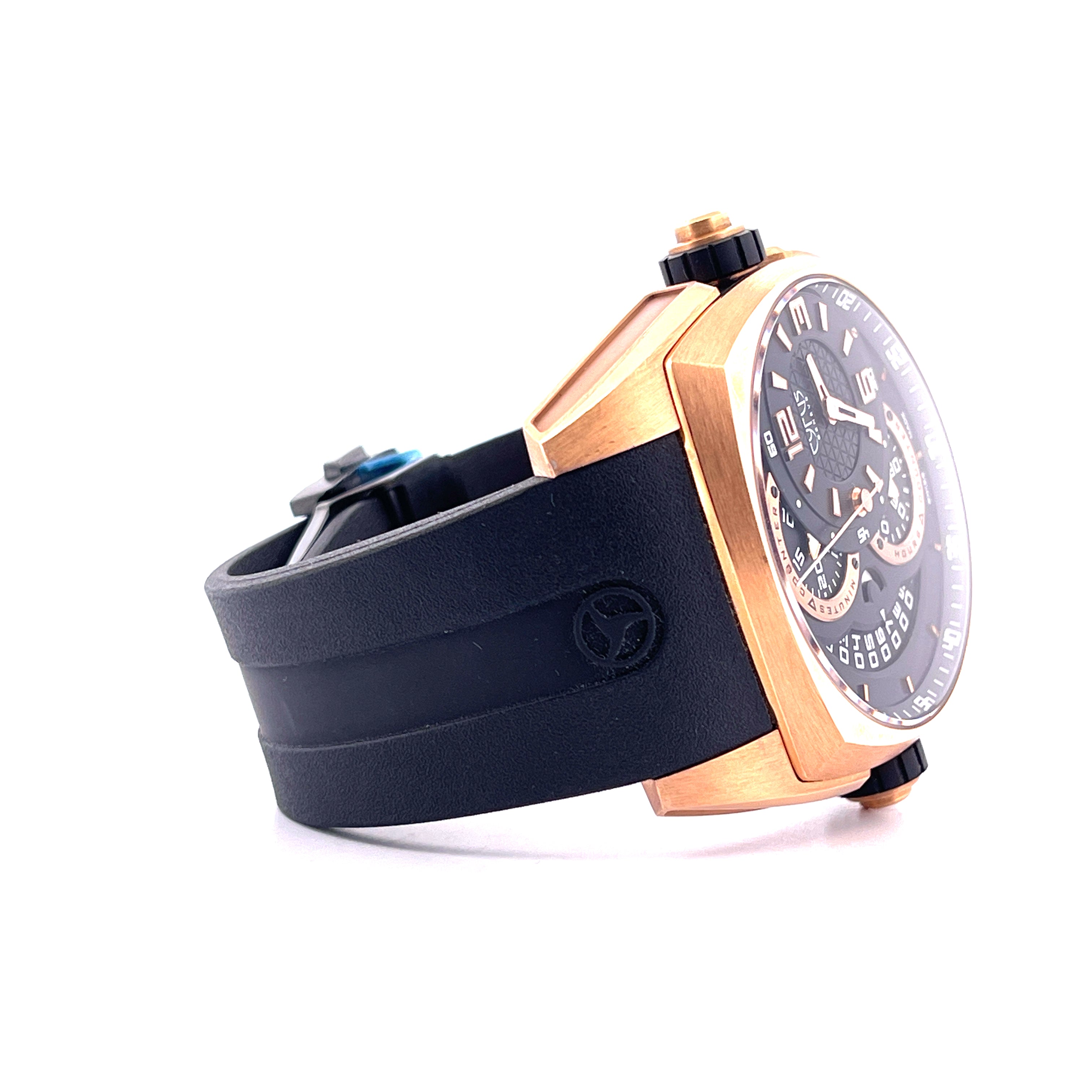 Cyrus Klepcys Chronograph Roségold 5N 46 mm mit schwarzem Kautschukband, von der Seite betrachtet
