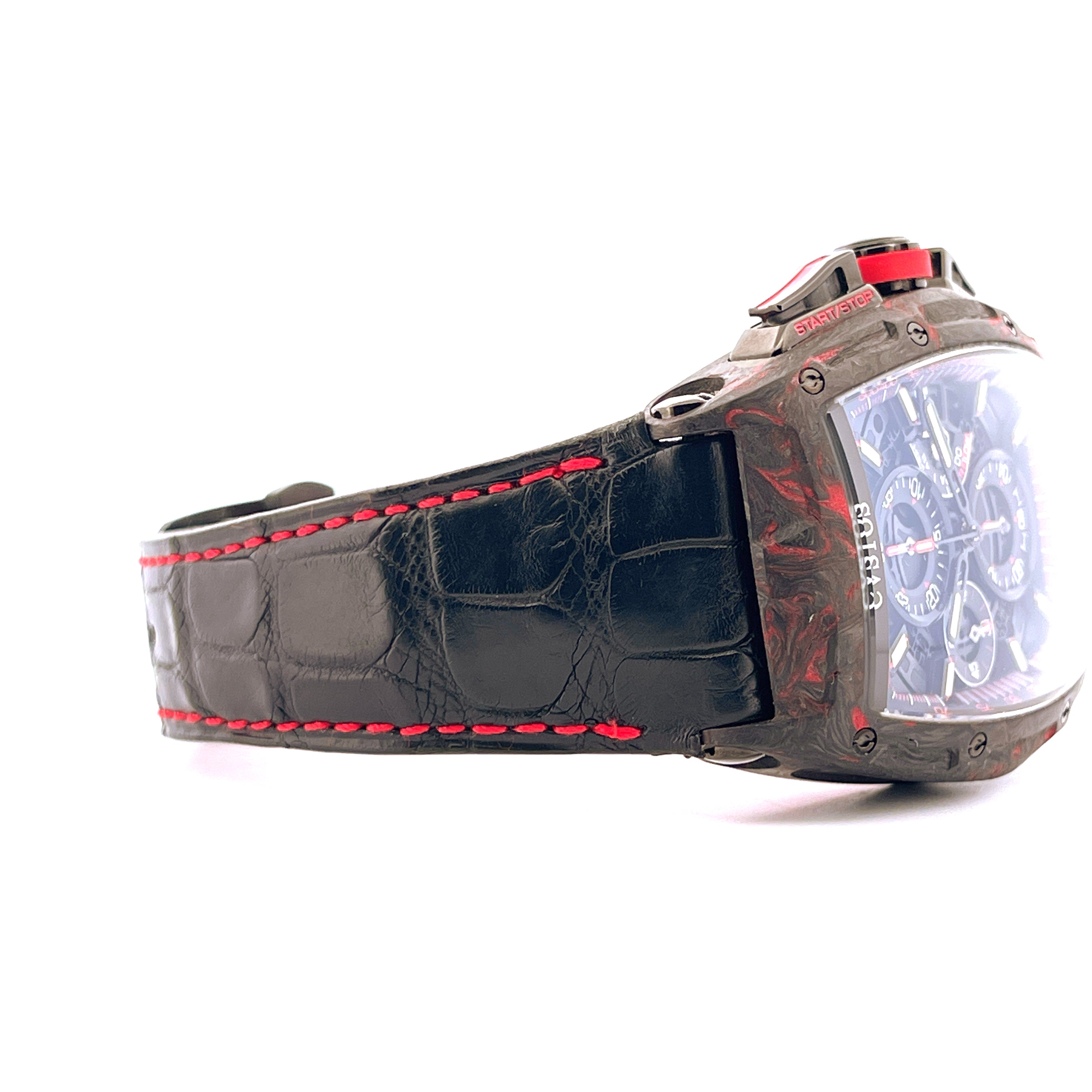 Cvstos Challenge Chrono II Red von der Seite mit schwarzem Kroko-Lederarmband und roten Nähten
