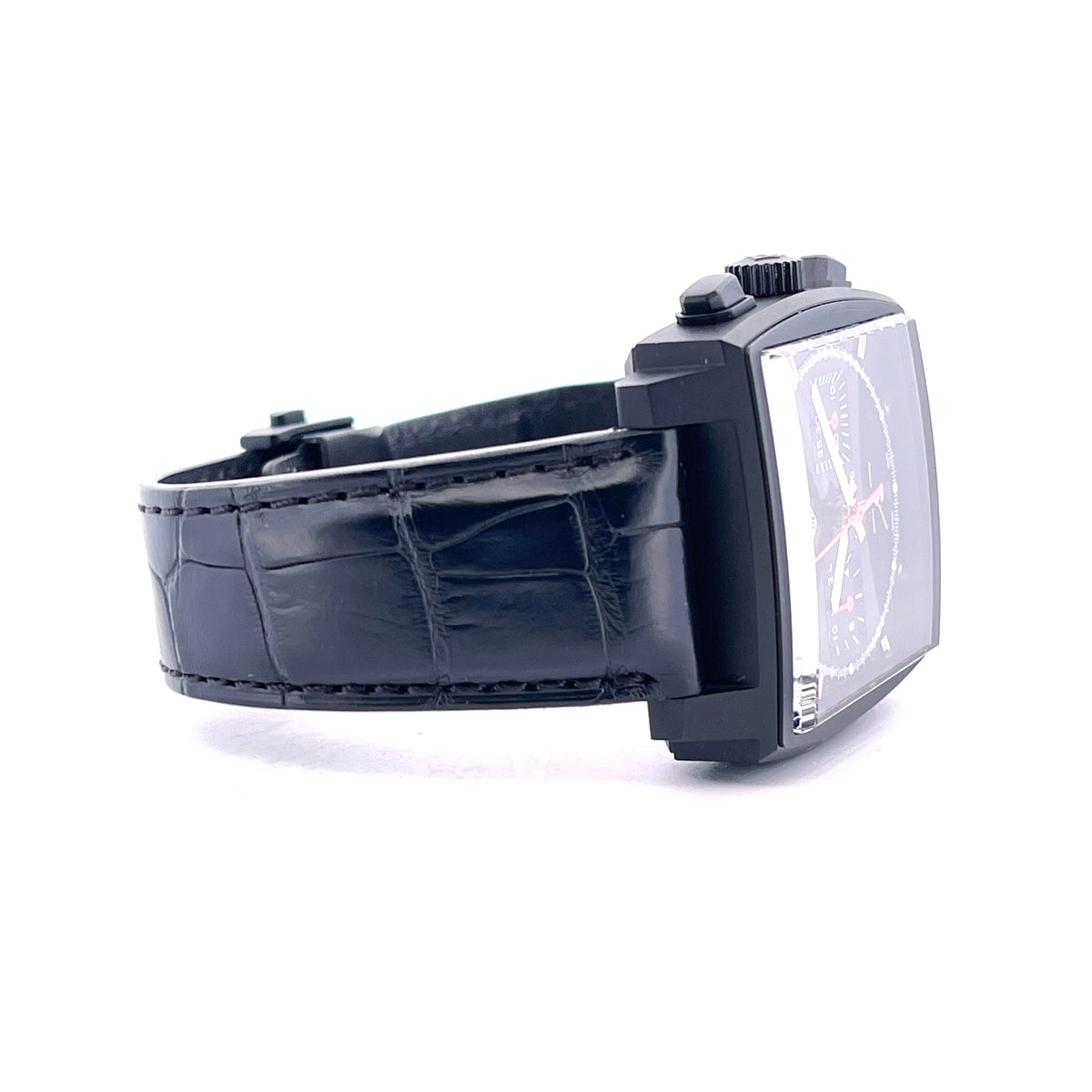 Tag Heuer Monaco "Dark Lord" Titan / Service 2026 / very good Condition / 20cm wrist size, Seitenansicht mit Armband, Krone und Drückern vor weißem Hintergrund