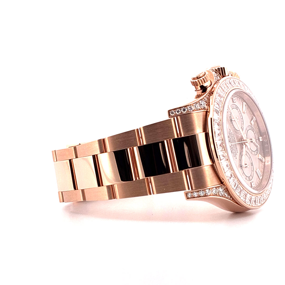 Rolex Daytona Roségold mit Diamanten Seitenansicht im Detail auf weißem Hintergrund