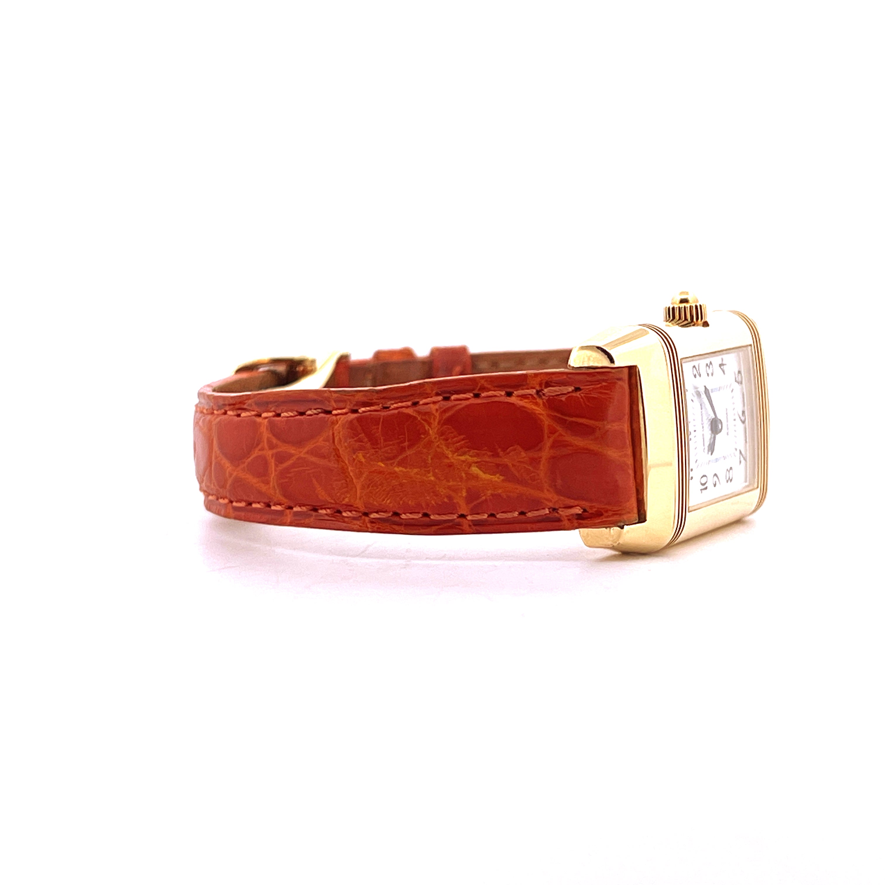 Jaeger-LeCoultre Reverso Duetto Gelbgold mit braunem Lederarmband in Seitenansicht auf weißem Hintergrund