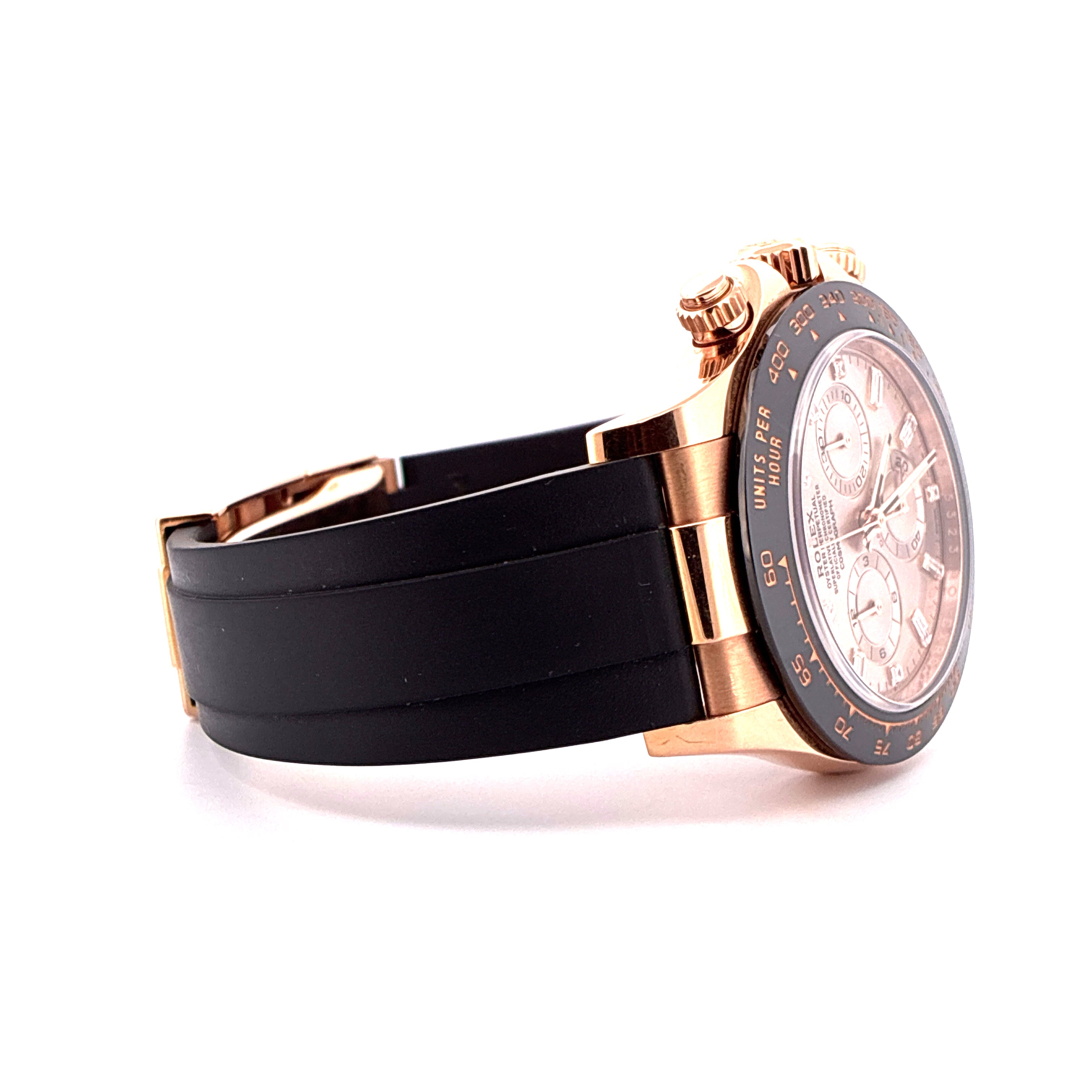 Rolex Daytona Roségold mit schwarzem Oysterflex-Armband und guillochiertem Zifferblatt im Seitenprofil