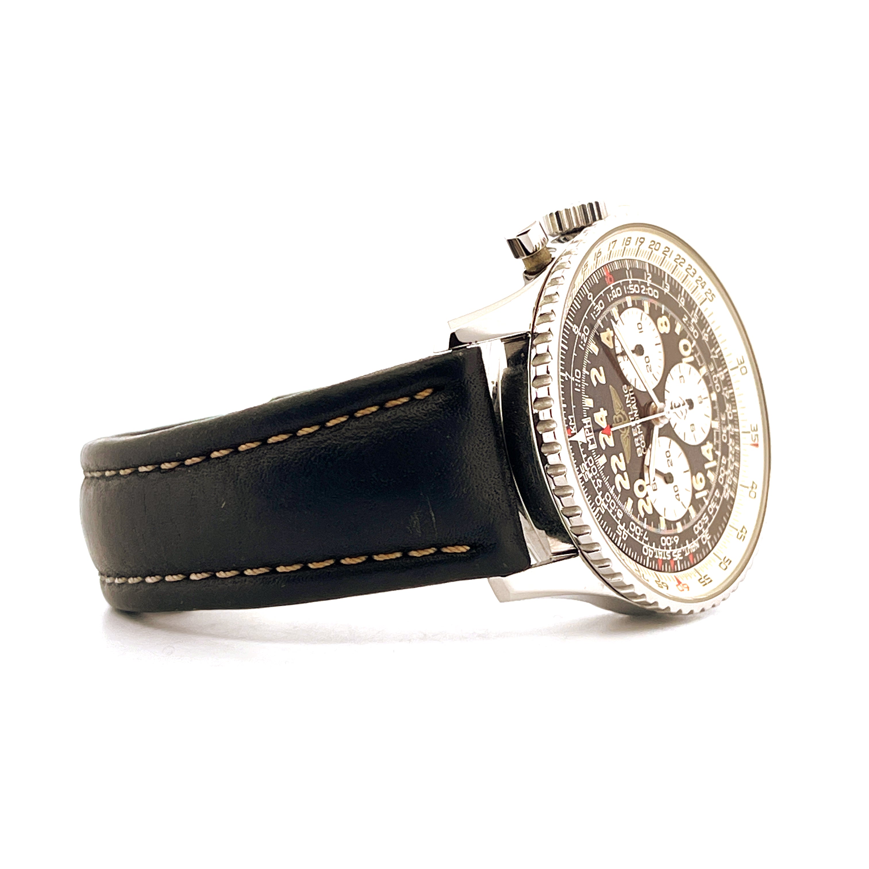 Breitling Navitimer Cosmonaute A12023 aus 1993, Seitenansicht, schwarzes Lederband, Edelstahlgehäuse