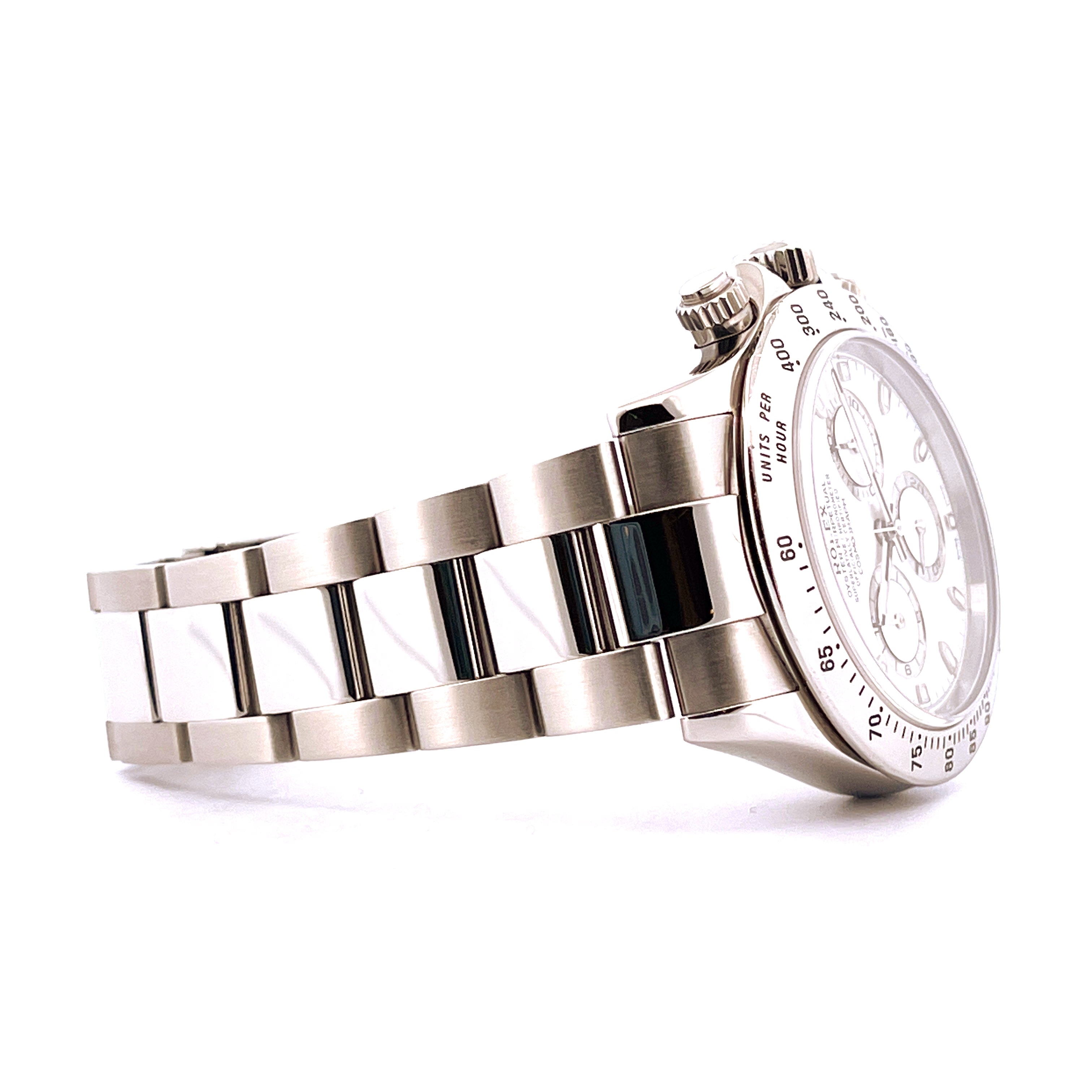 Rolex Daytona 116520 Edelstahl mit weißem Zifferblatt, Armband aus Edelstahl, Seitenansicht auf weißem Hintergrund